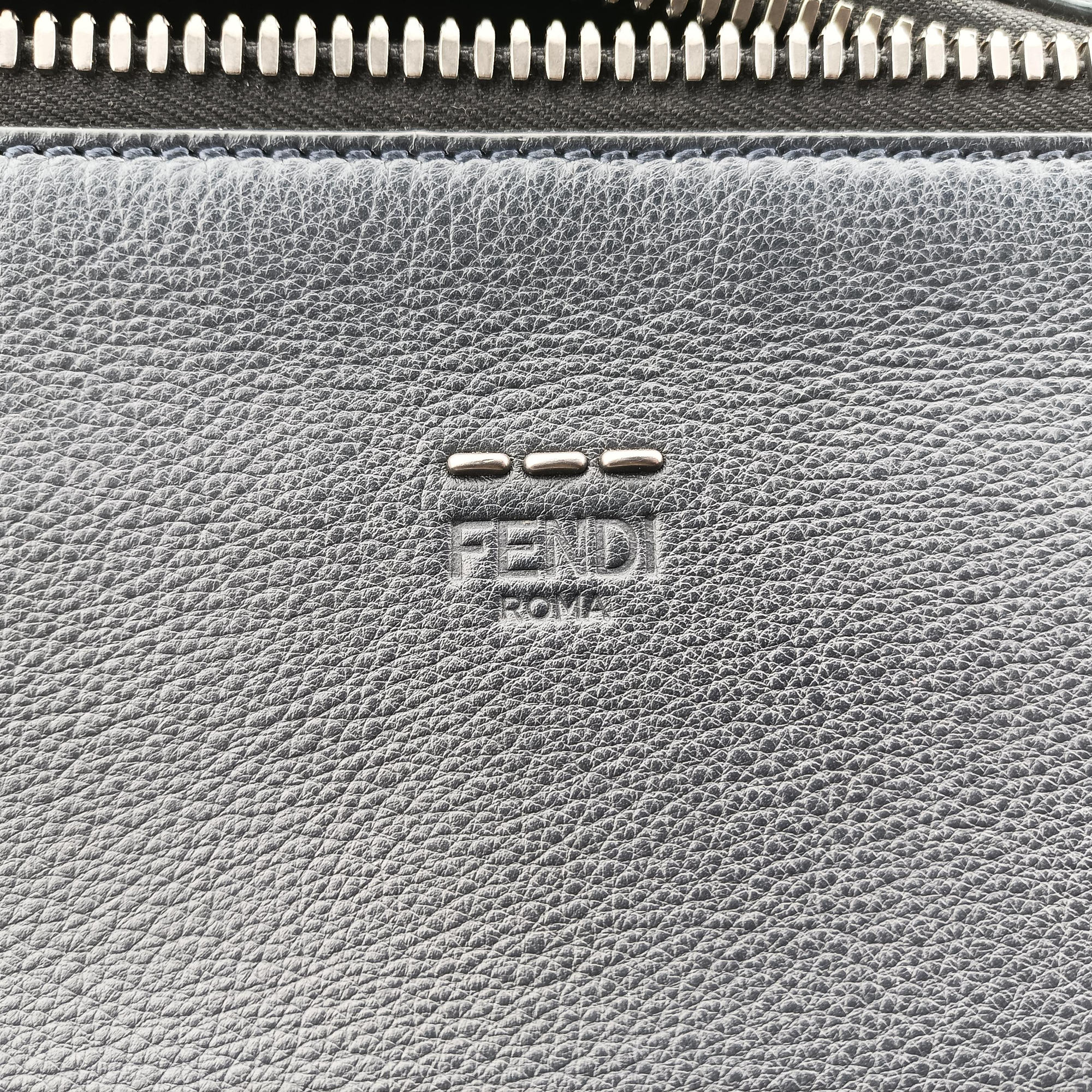 Secondhand Fendi Lui  Navy Leather 7VA400 handbag | stylenewstar