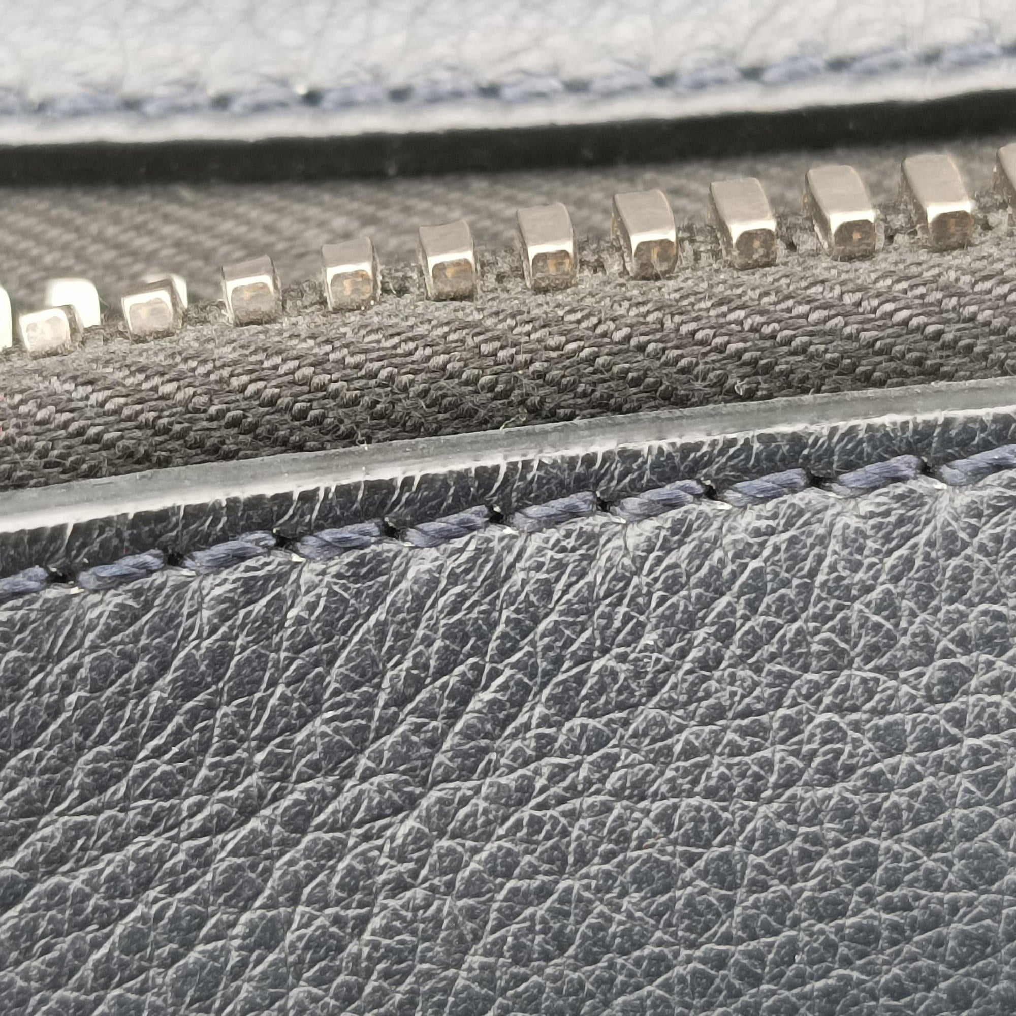 Secondhand Fendi Lui  Navy Leather 7VA400 handbag | stylenewstar