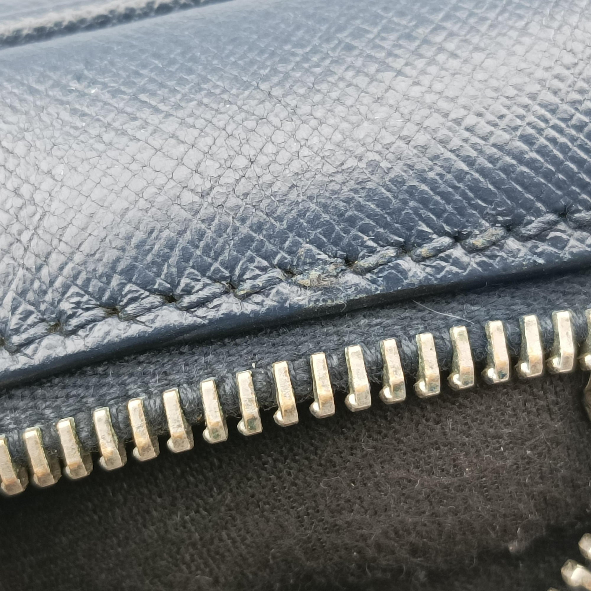 Secondhand Prada Business Briefcase Navy SAFFIANO Leather 2VE011 handbag | stylenewstar
