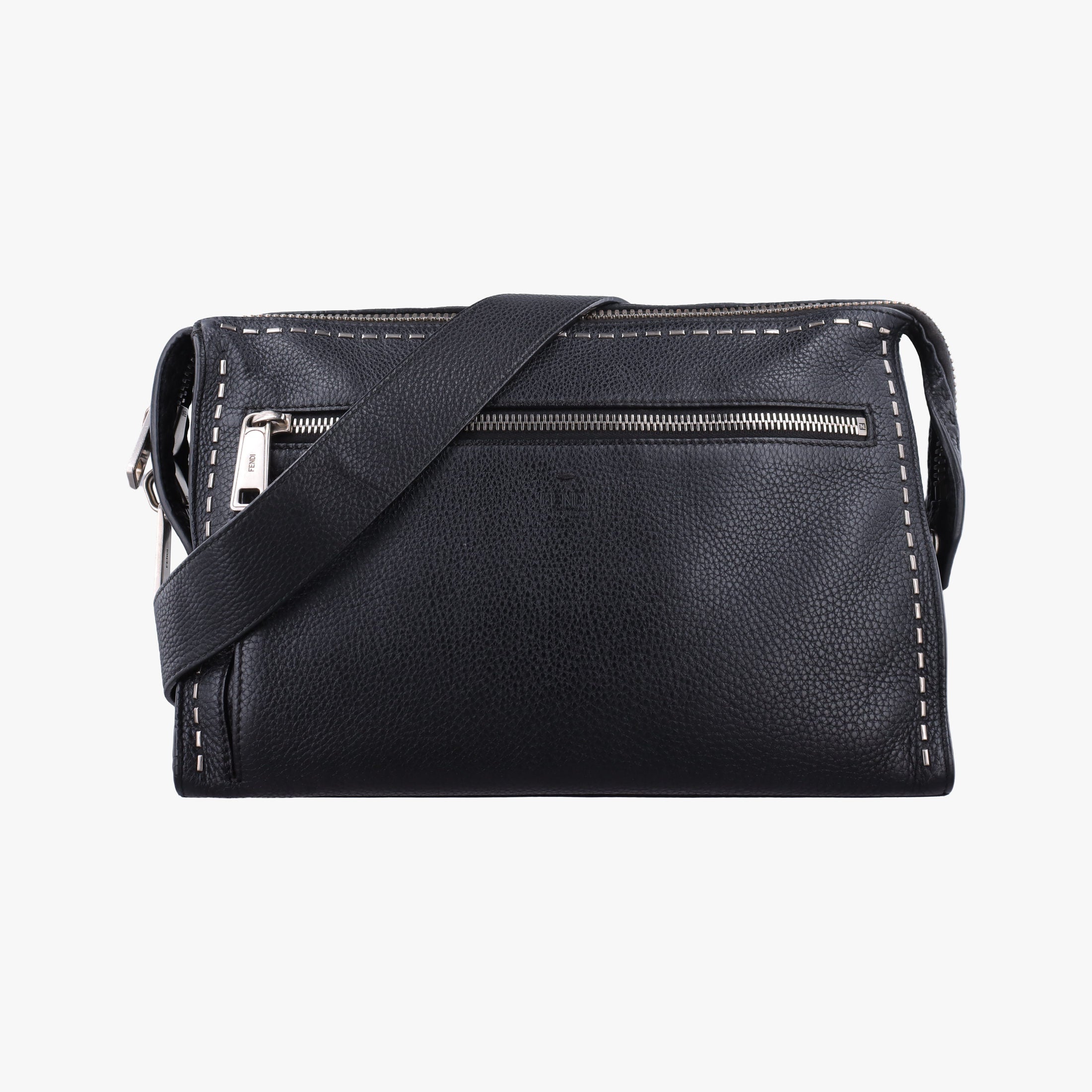 Pre-owned Fendi Selleria Black Leather 7VA407 shoulderbag | stylenewstar