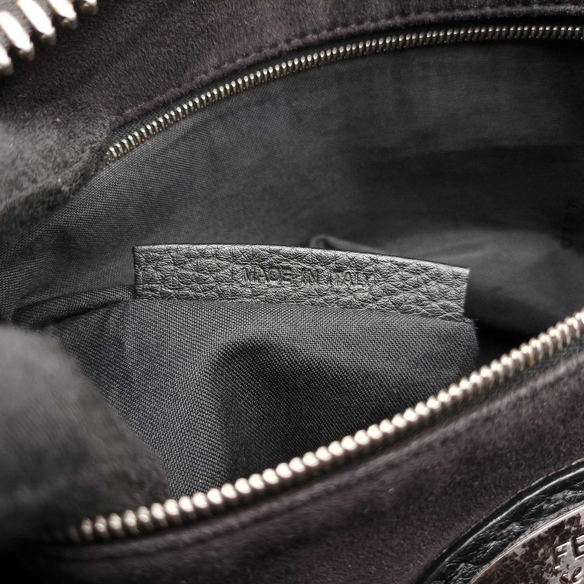 Pre-owned Fendi Selleria Black Leather 7VA407 shoulderbag | stylenewstar