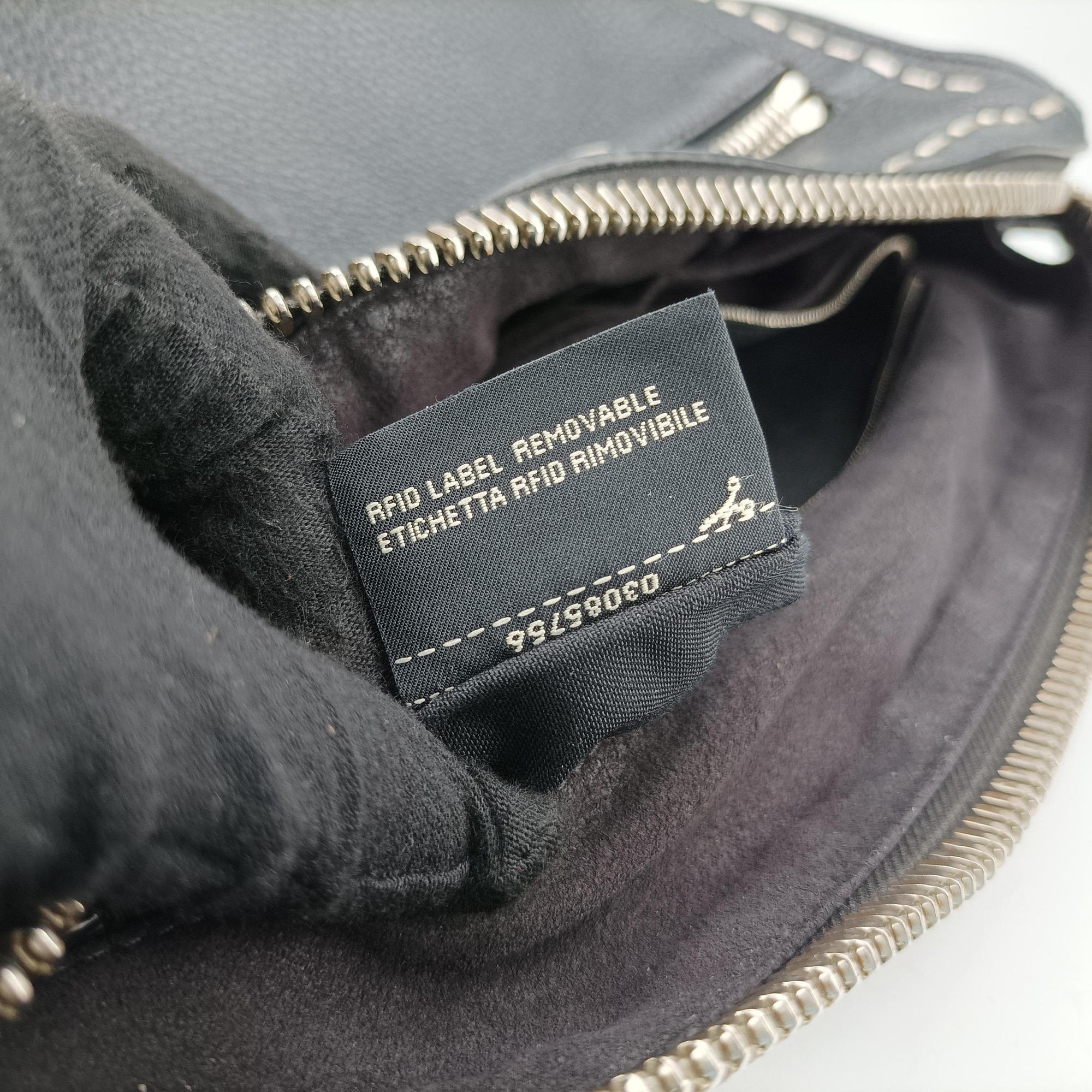 Pre-owned Fendi Selleria Black Leather 7VA407 shoulderbag | stylenewstar