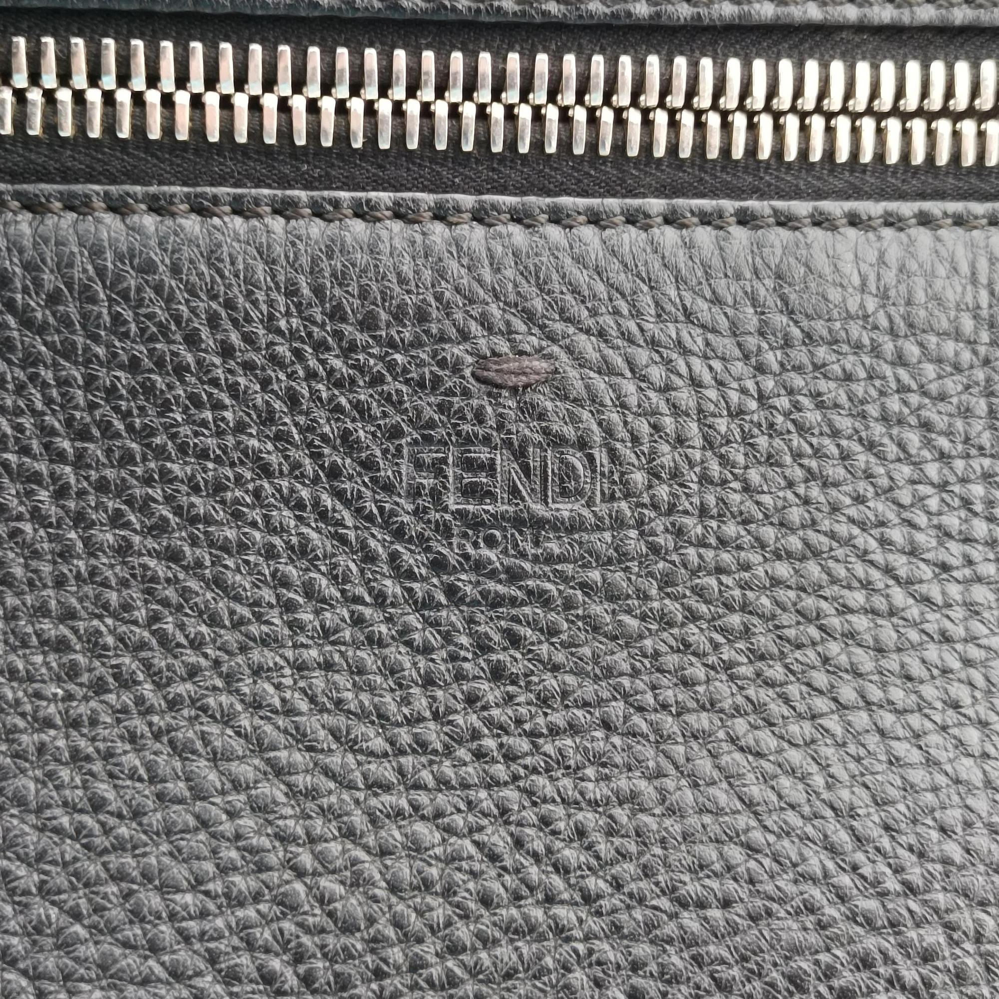 Pre-owned Fendi Selleria Black Leather 7VA407 shoulderbag | stylenewstar