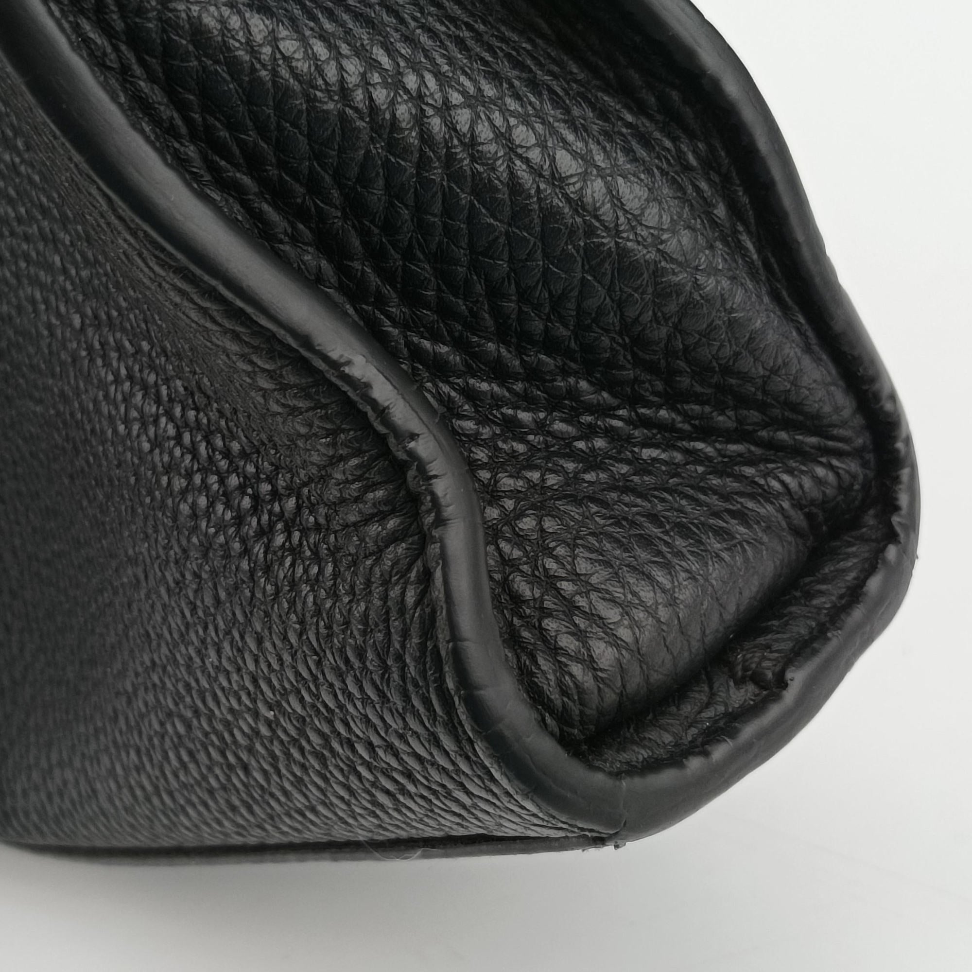 Pre-owned Fendi Selleria Black Leather 7VA407 shoulderbag | stylenewstar