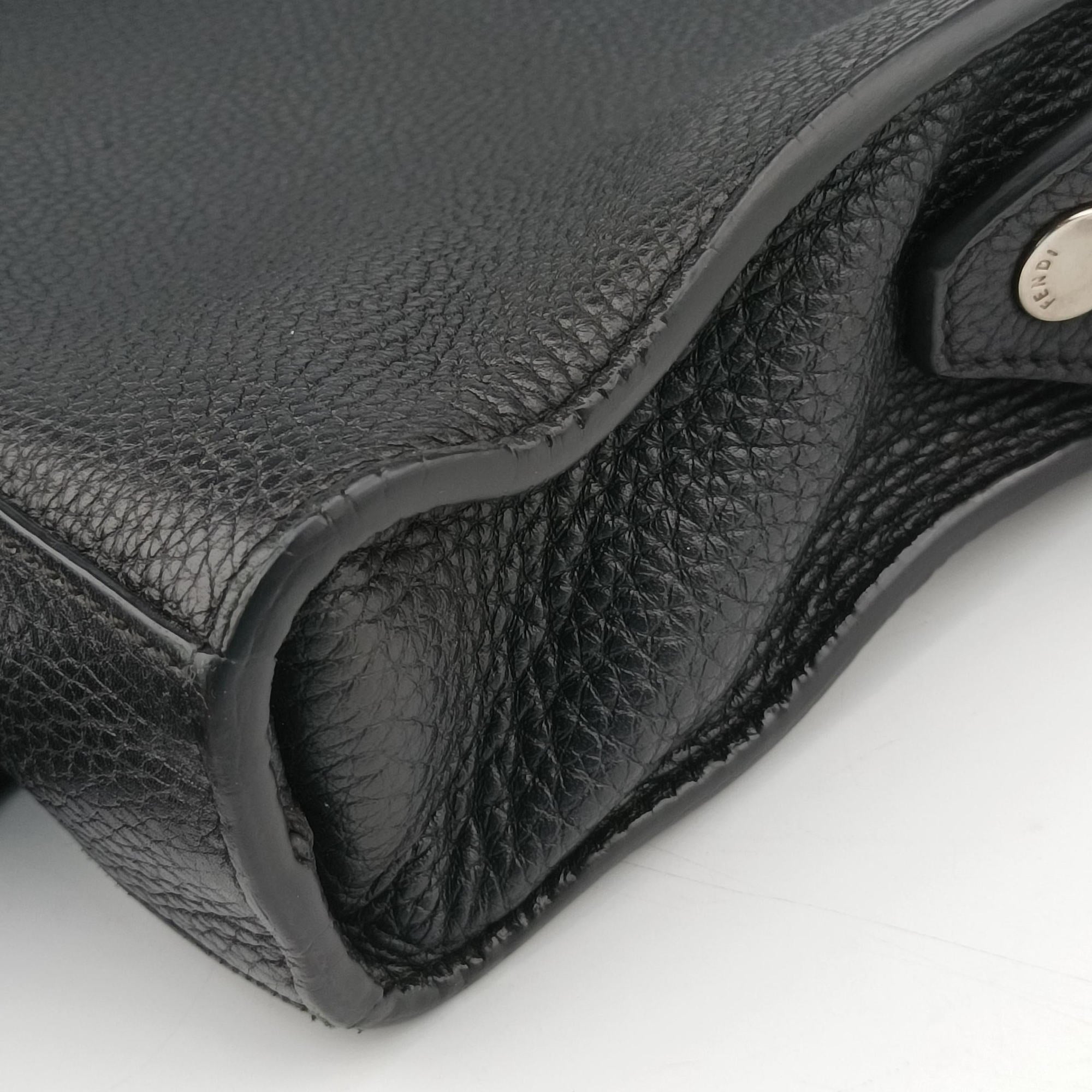 Pre-owned Fendi Selleria Black Leather 7VA407 shoulderbag | stylenewstar