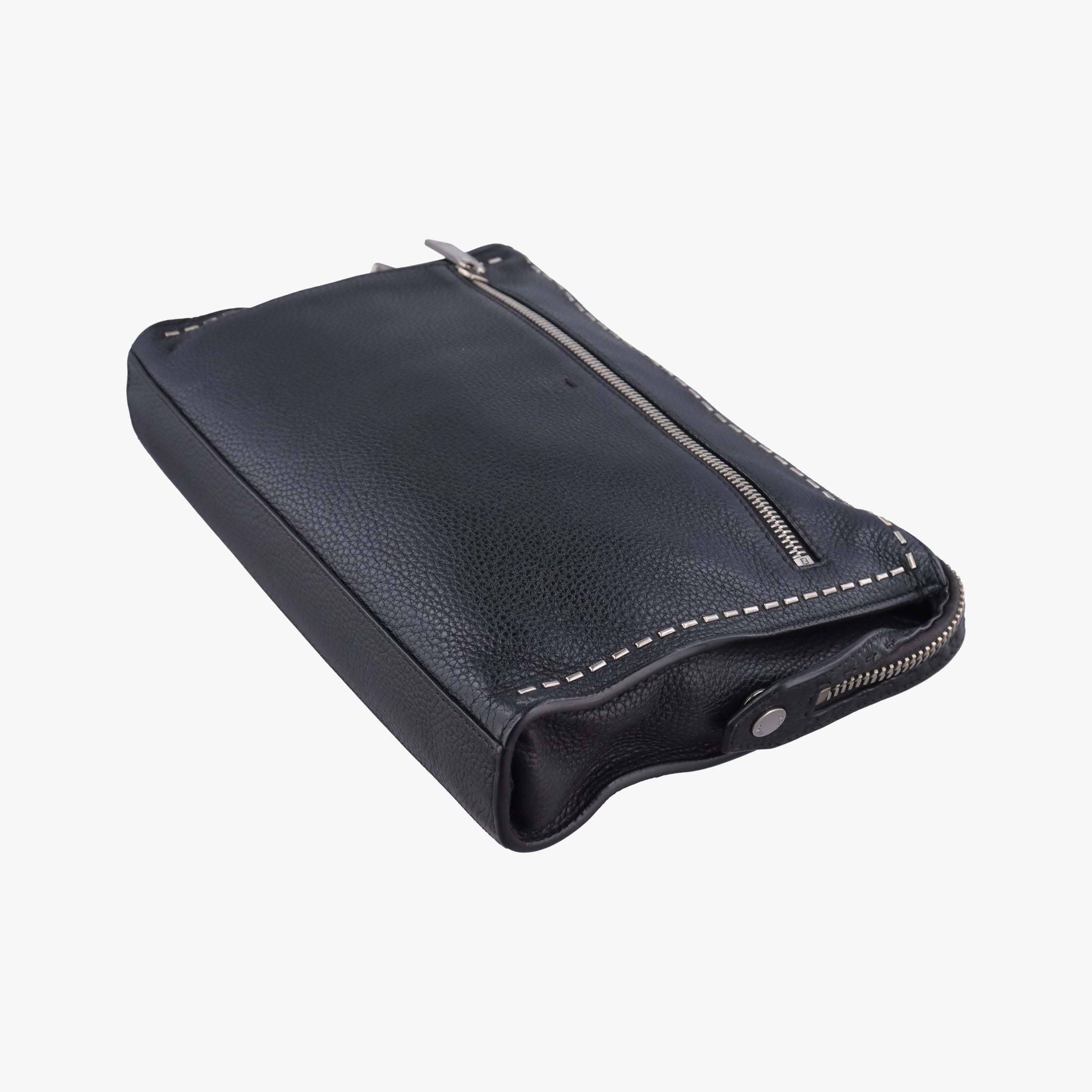 Pre-owned Fendi Selleria Black Leather 7VA407 shoulderbag | stylenewstar