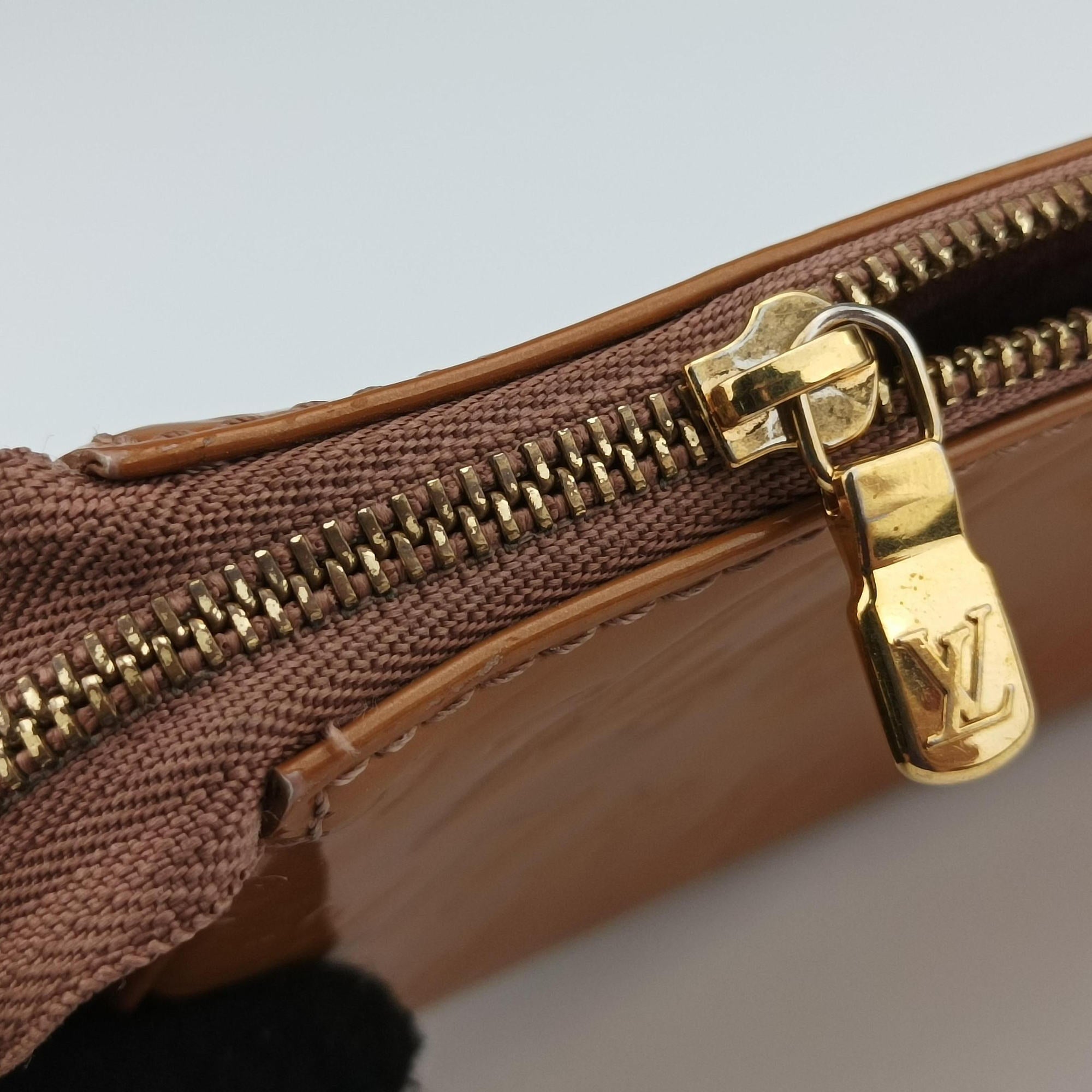 Pre-owned Louis Vuitton Lexington Dune Monogram Vernis  handbag | stylenewstar