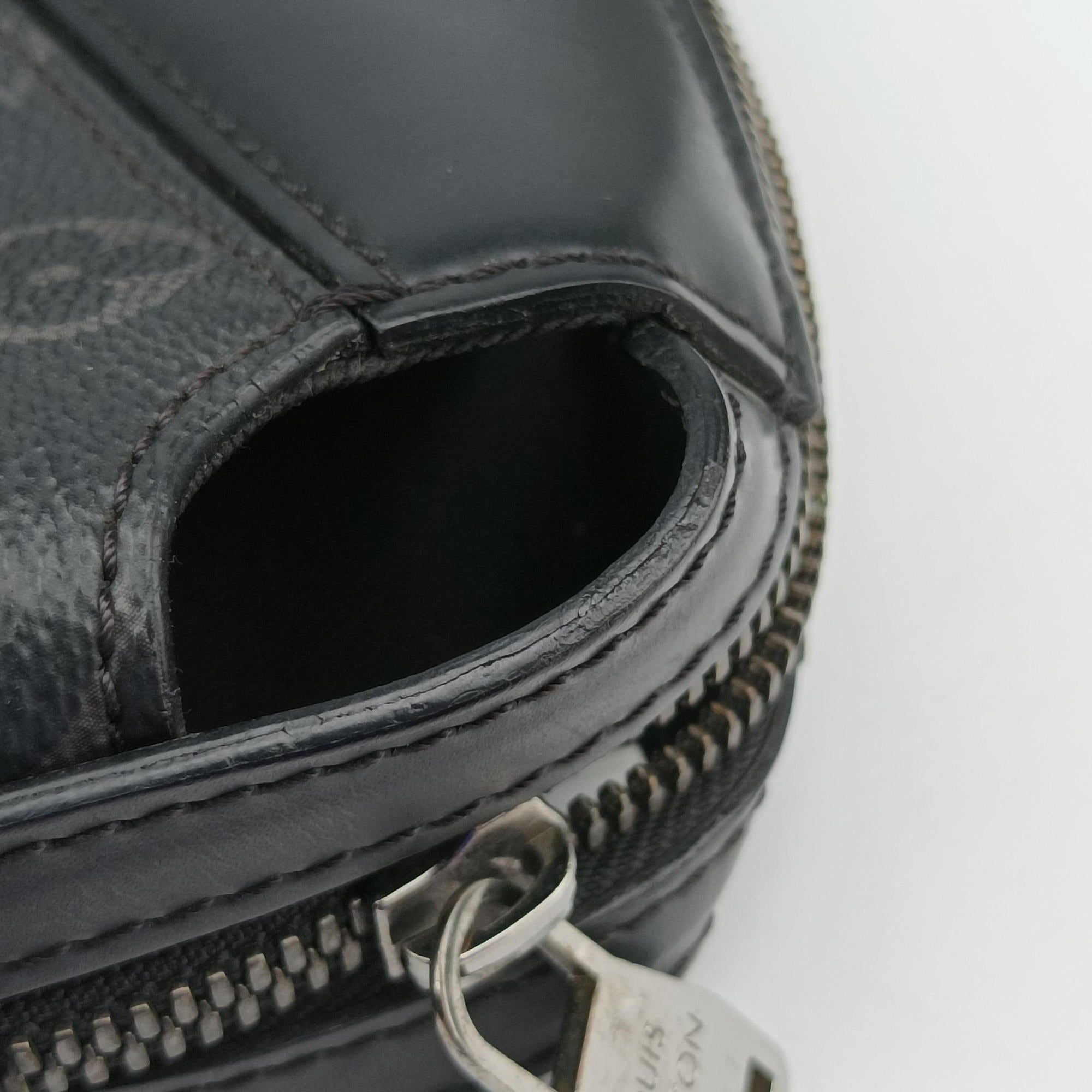 Pre-owned Louis Vuitton Explorer Noir Monogram Eclipse Canvas M40567 handbag | stylenewstar