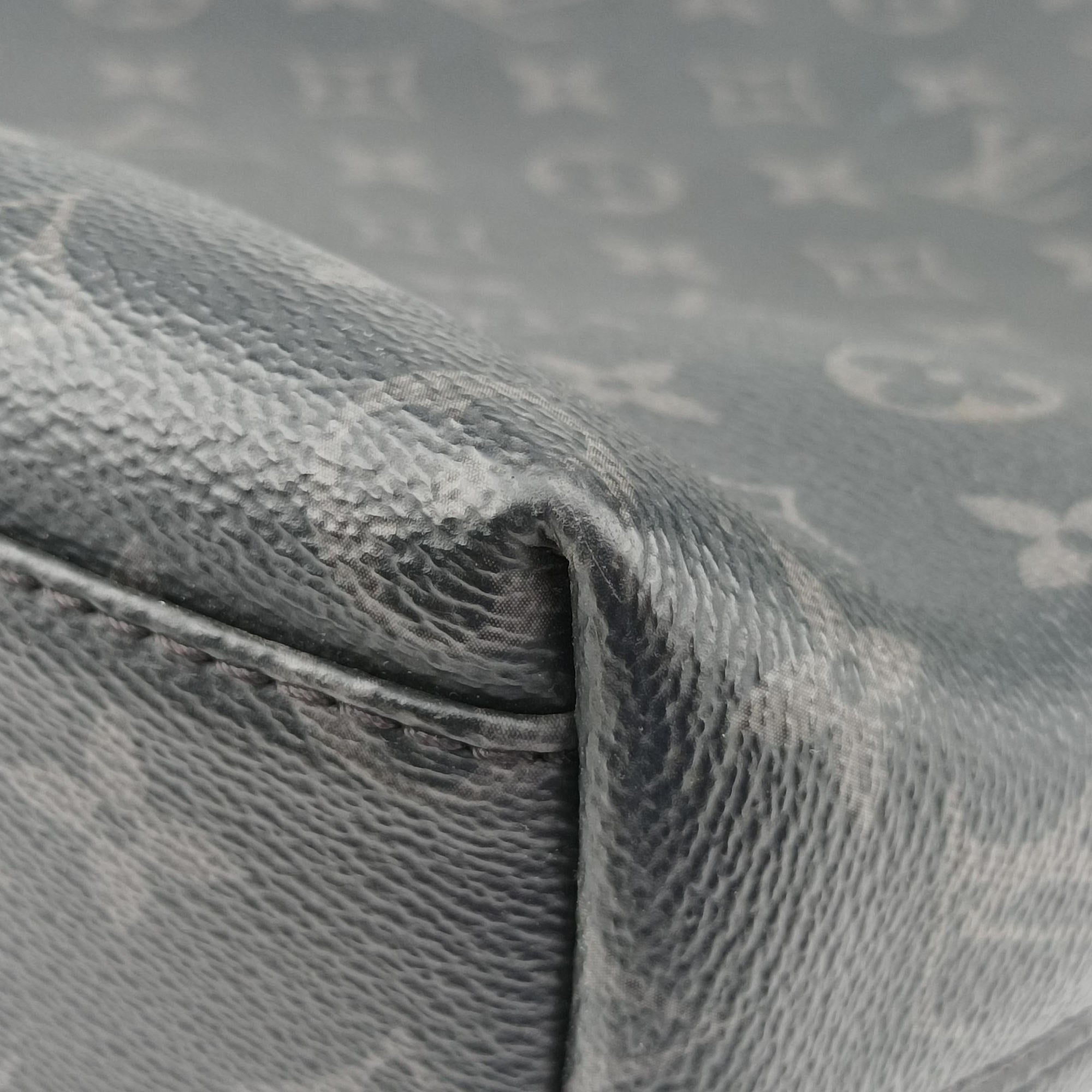Pre-owned Louis Vuitton Explorer Noir Monogram Eclipse Canvas M40567 handbag | stylenewstar