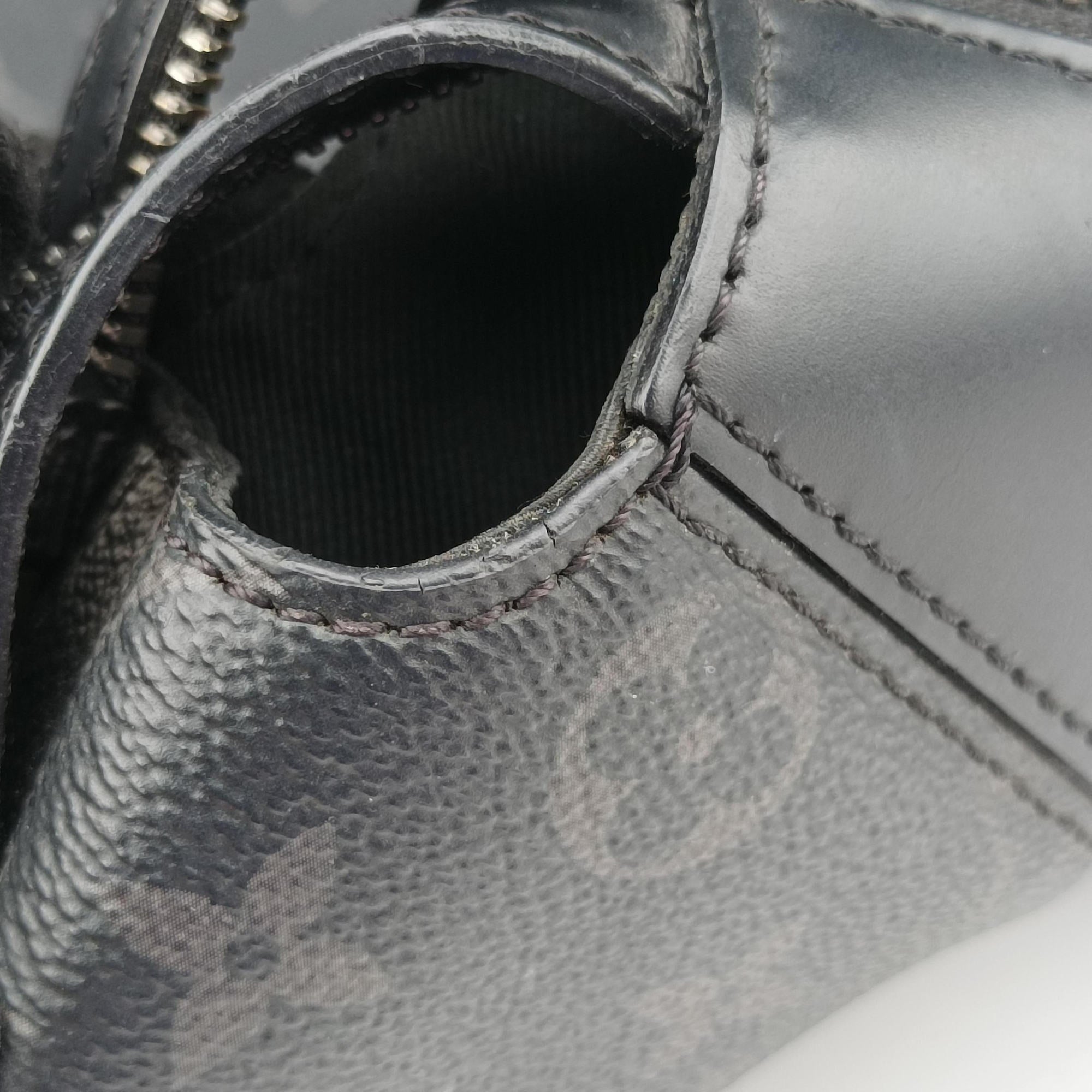 Pre-owned Louis Vuitton Explorer Noir Monogram Eclipse Canvas M40567 handbag | stylenewstar