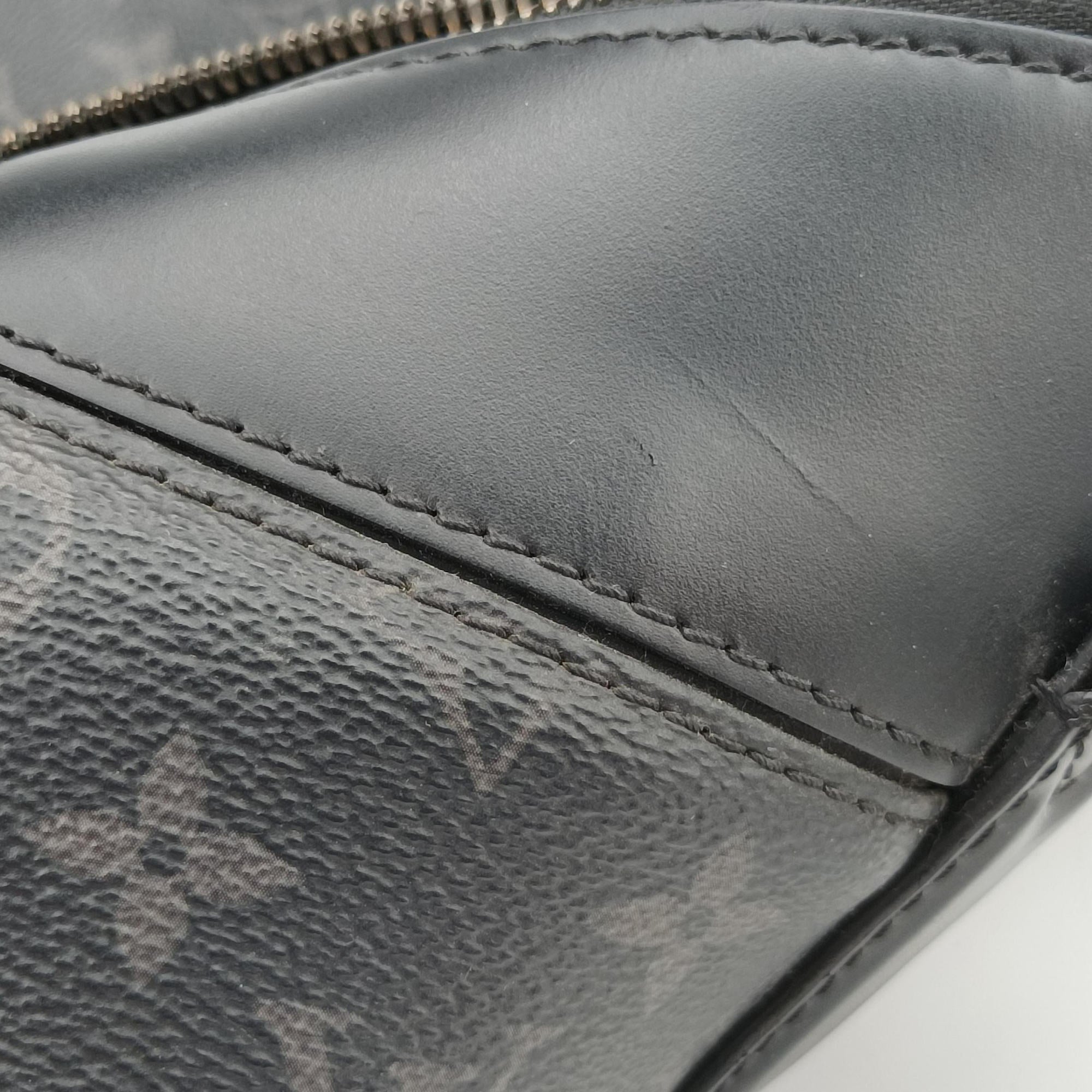 Pre-owned Louis Vuitton Explorer Noir Monogram Eclipse Canvas M40567 handbag | stylenewstar