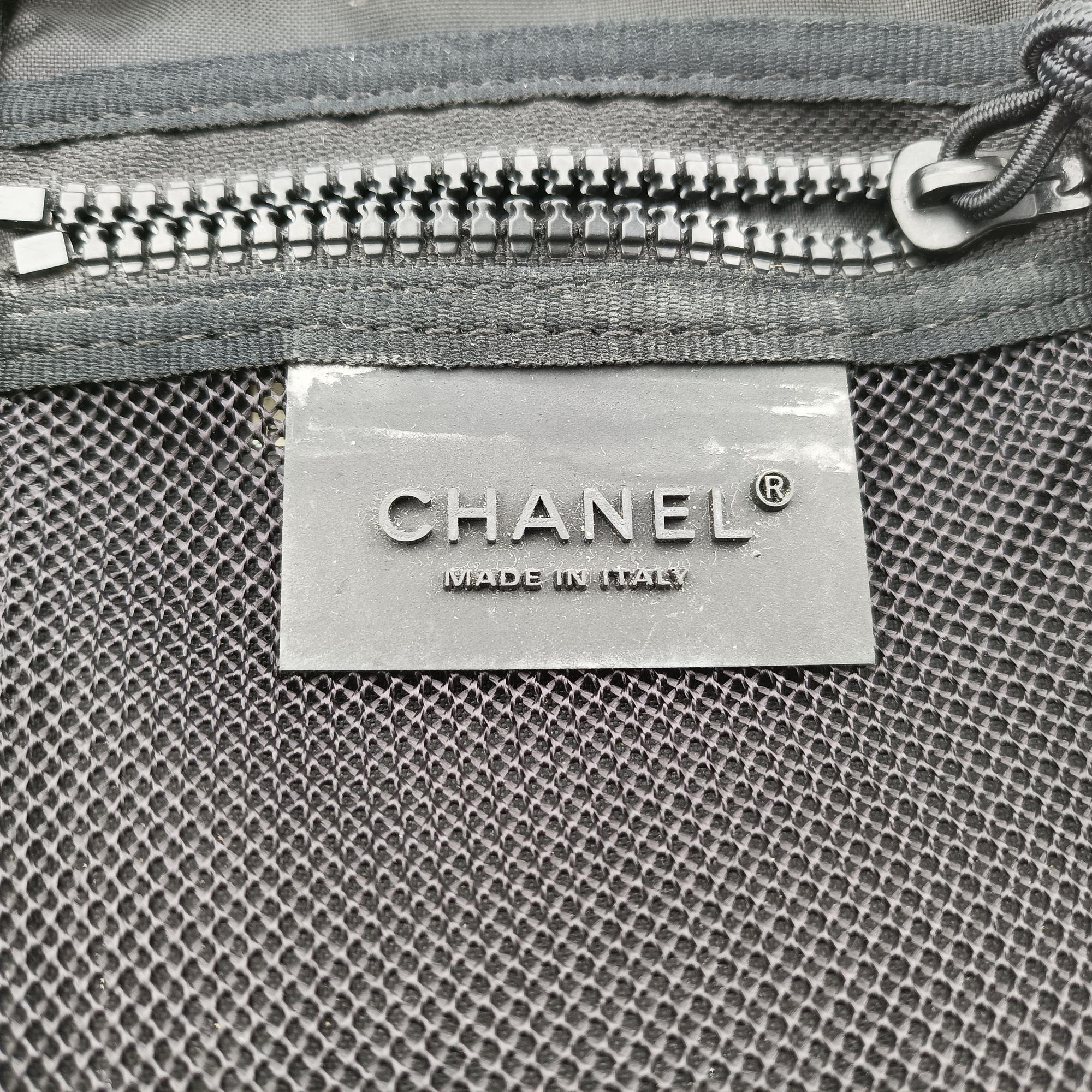Pre-owned Chanel Sport Line Off-White × Black × Grey Nylon × Rubber Trims A22059 shoulderbag | stylenewstar