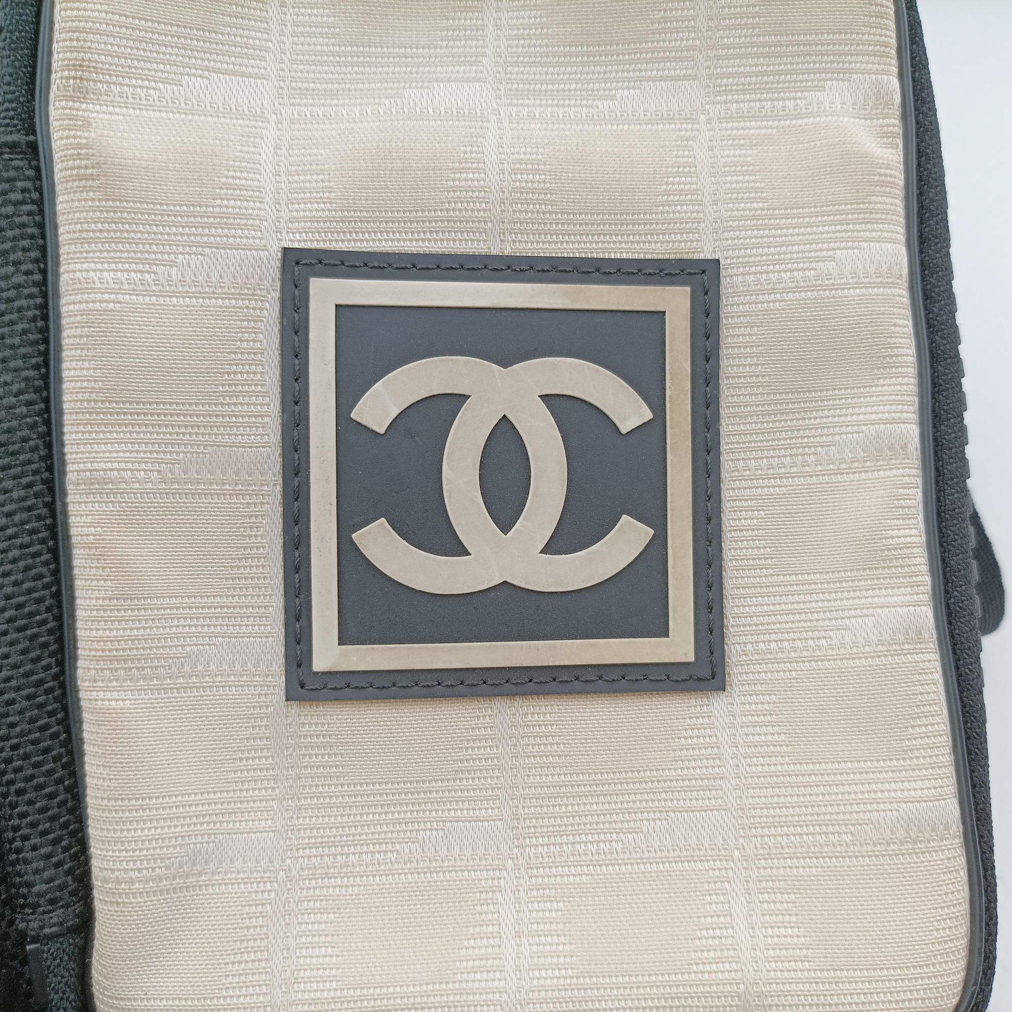 Pre-owned Chanel Sport Line Off-White × Black × Grey Nylon × Rubber Trims A22059 shoulderbag | stylenewstar