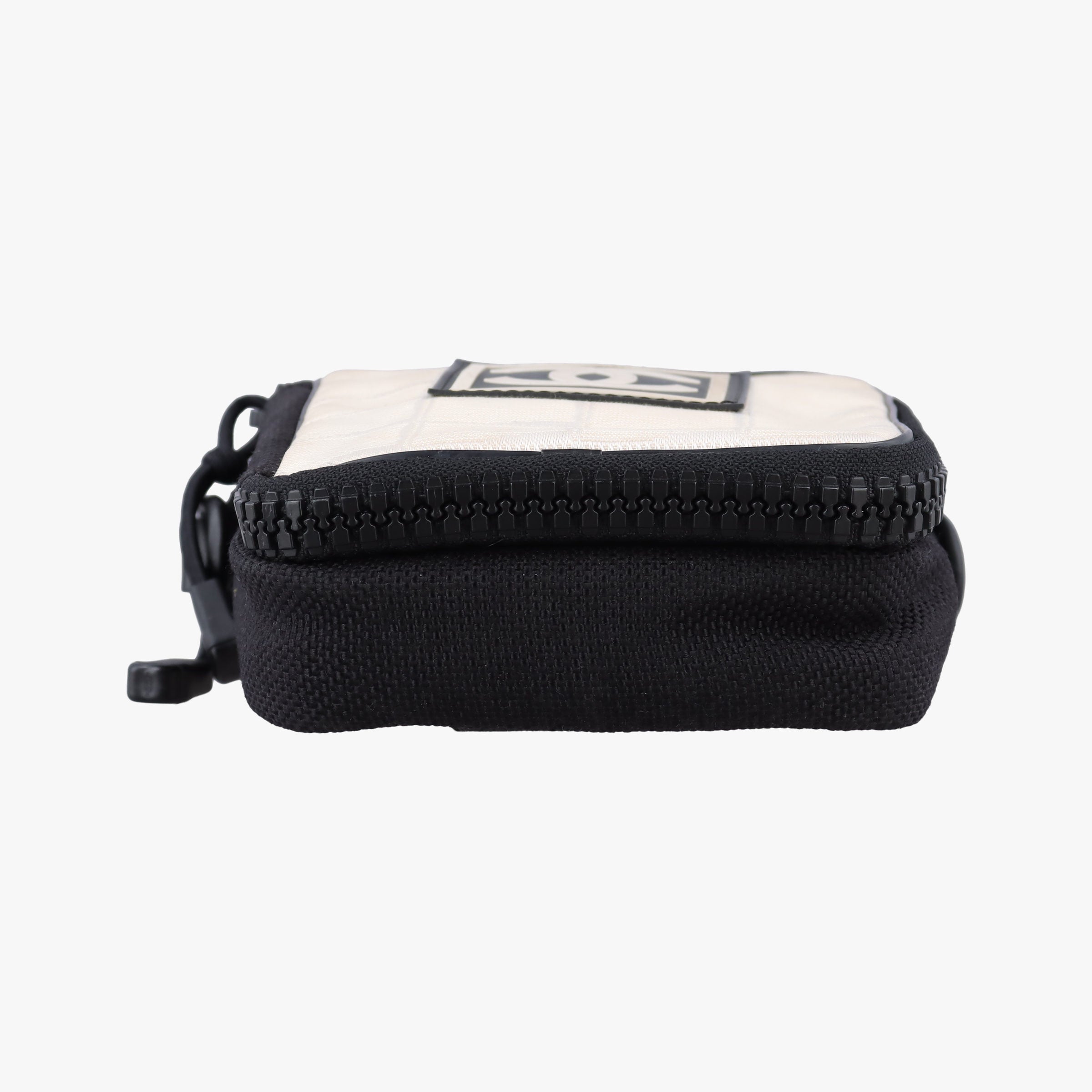 Pre-owned Chanel Sport Line Off-White × Black × Grey Nylon × Rubber Trims A22059 shoulderbag | stylenewstar
