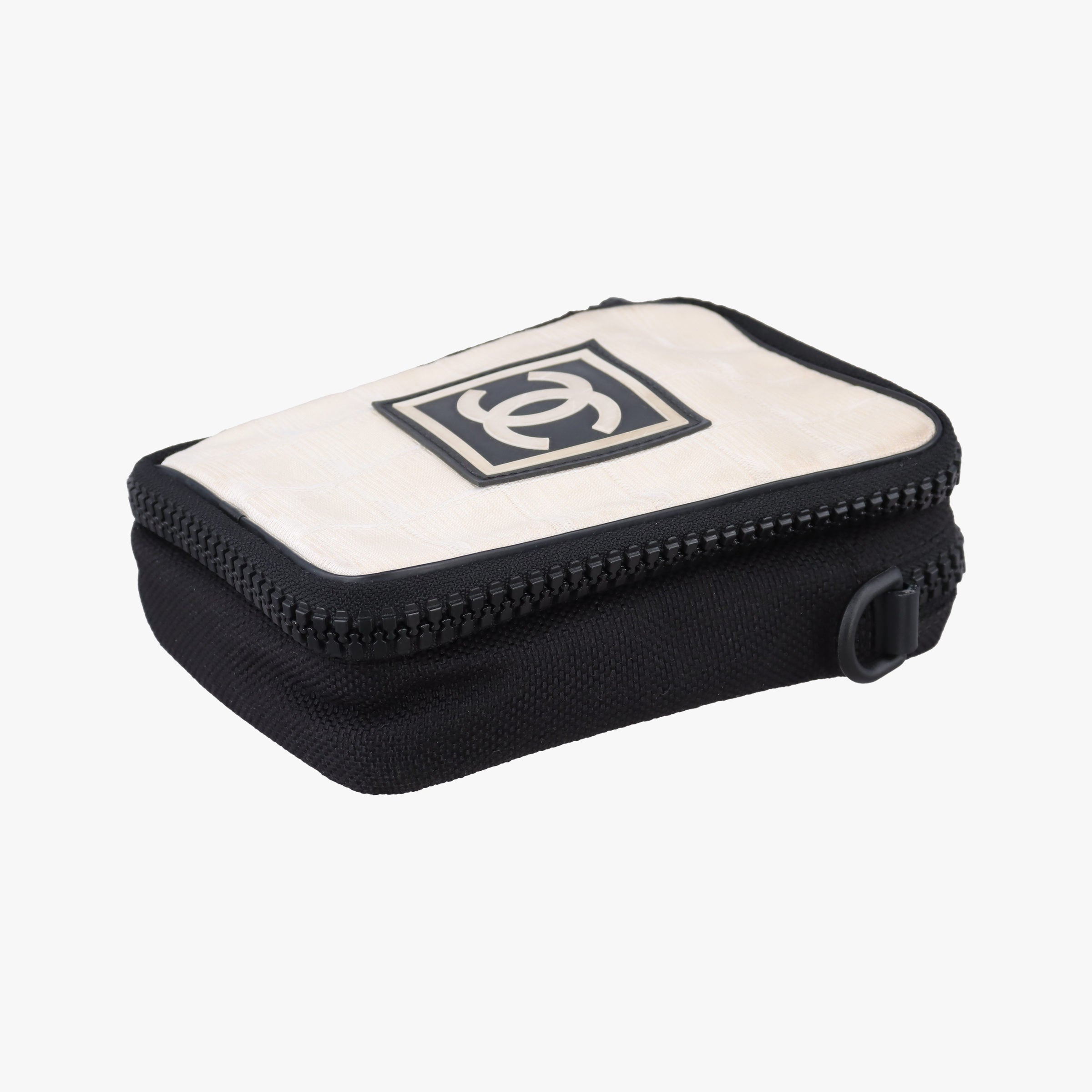 Pre-owned Chanel Sport Line Off-White × Black × Grey Nylon × Rubber Trims A22059 shoulderbag | stylenewstar