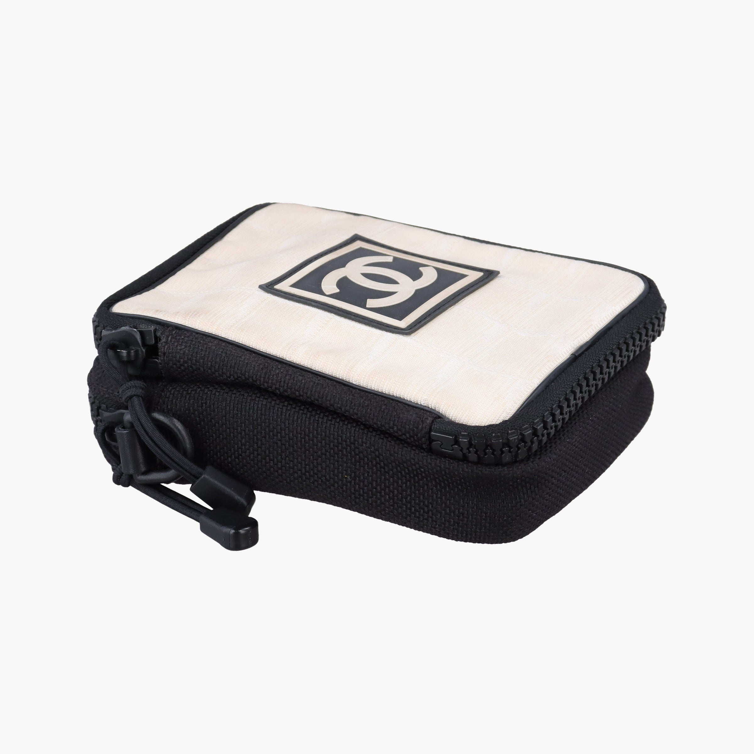 Pre-owned Chanel Sport Line Off-White × Black × Grey Nylon × Rubber Trims A22059 shoulderbag | stylenewstar