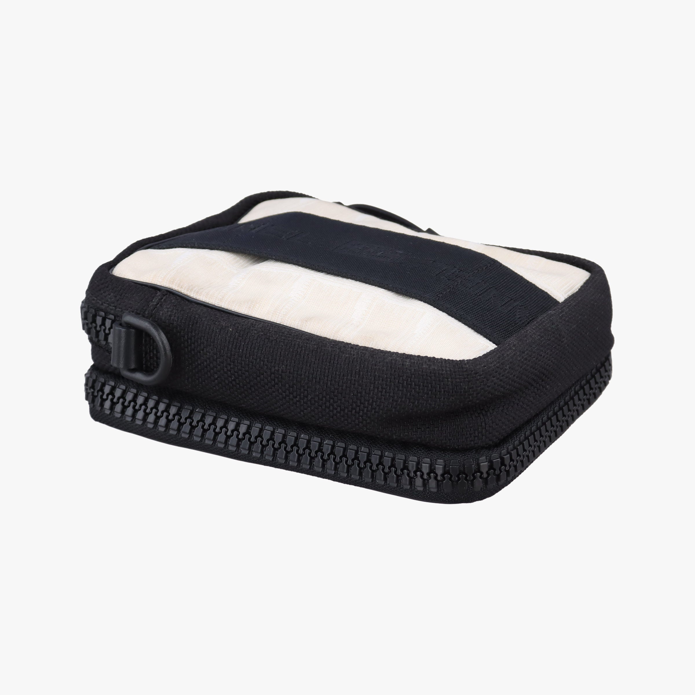 Pre-owned Chanel Sport Line Off-White × Black × Grey Nylon × Rubber Trims A22059 shoulderbag | stylenewstar