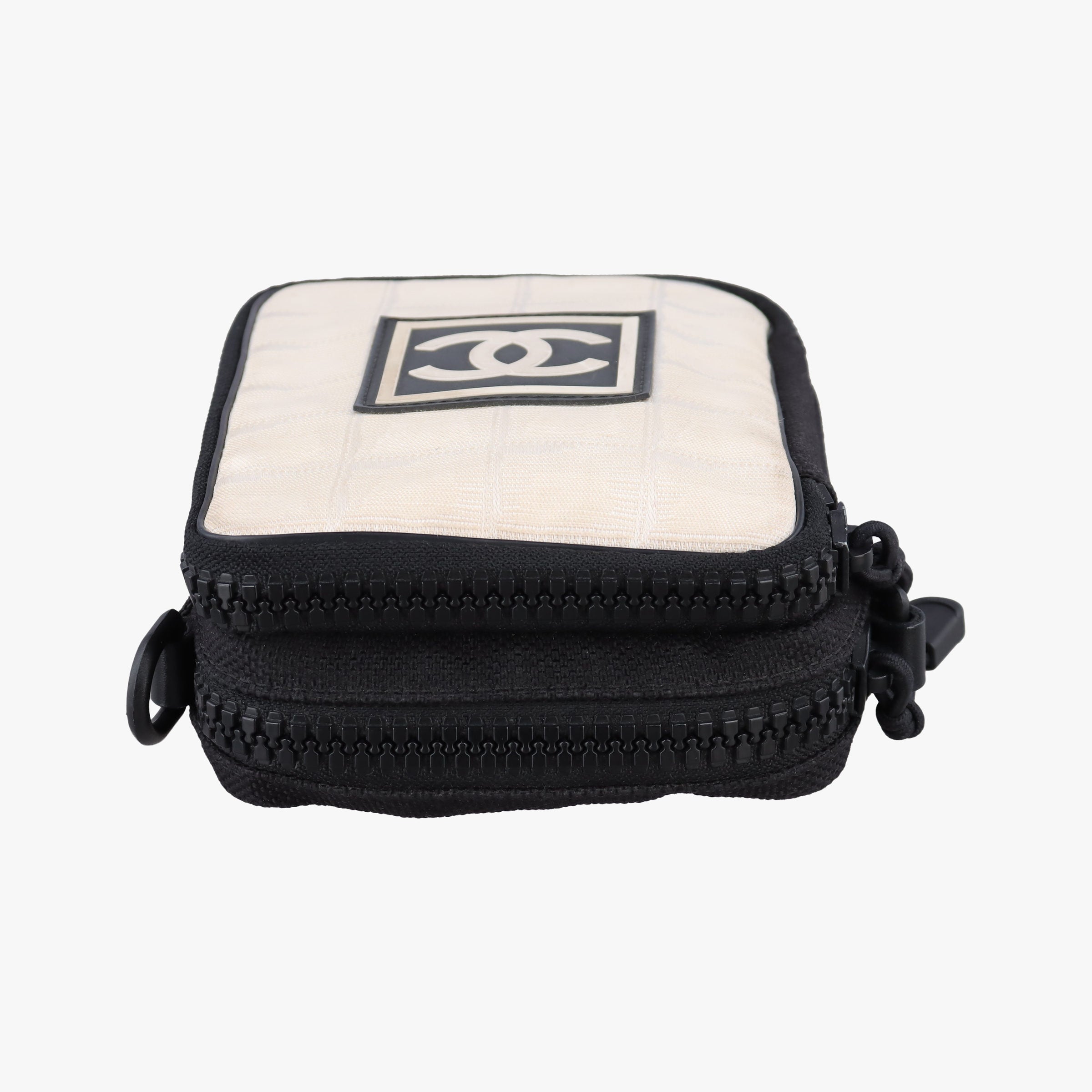 Pre-owned Chanel Sport Line Off-White × Black × Grey Nylon × Rubber Trims A22059 shoulderbag | stylenewstar