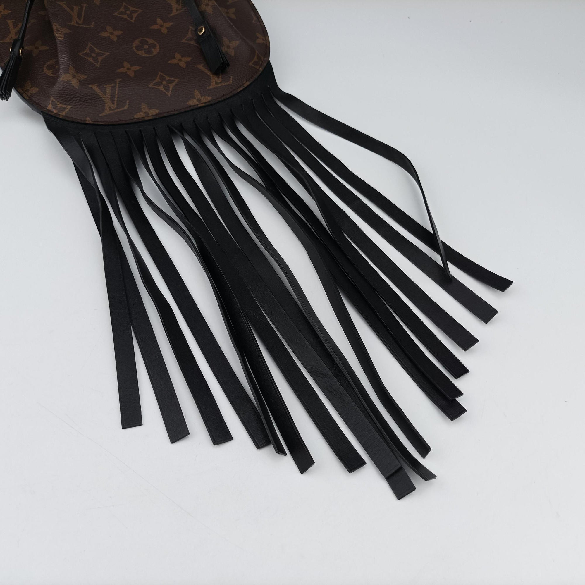 Pre-owned Louis Vuitton Fringed Noe Monogram × Black Fringe Monogram Canvas × Calf Leather M43132 shoulderbag | stylenewstar
