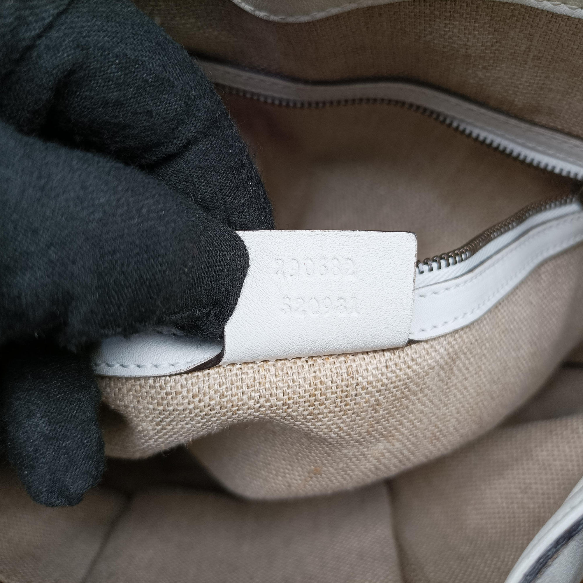 Vintage Gucci Large 1970 White Leather 290682 shoulderbag | stylenewstar