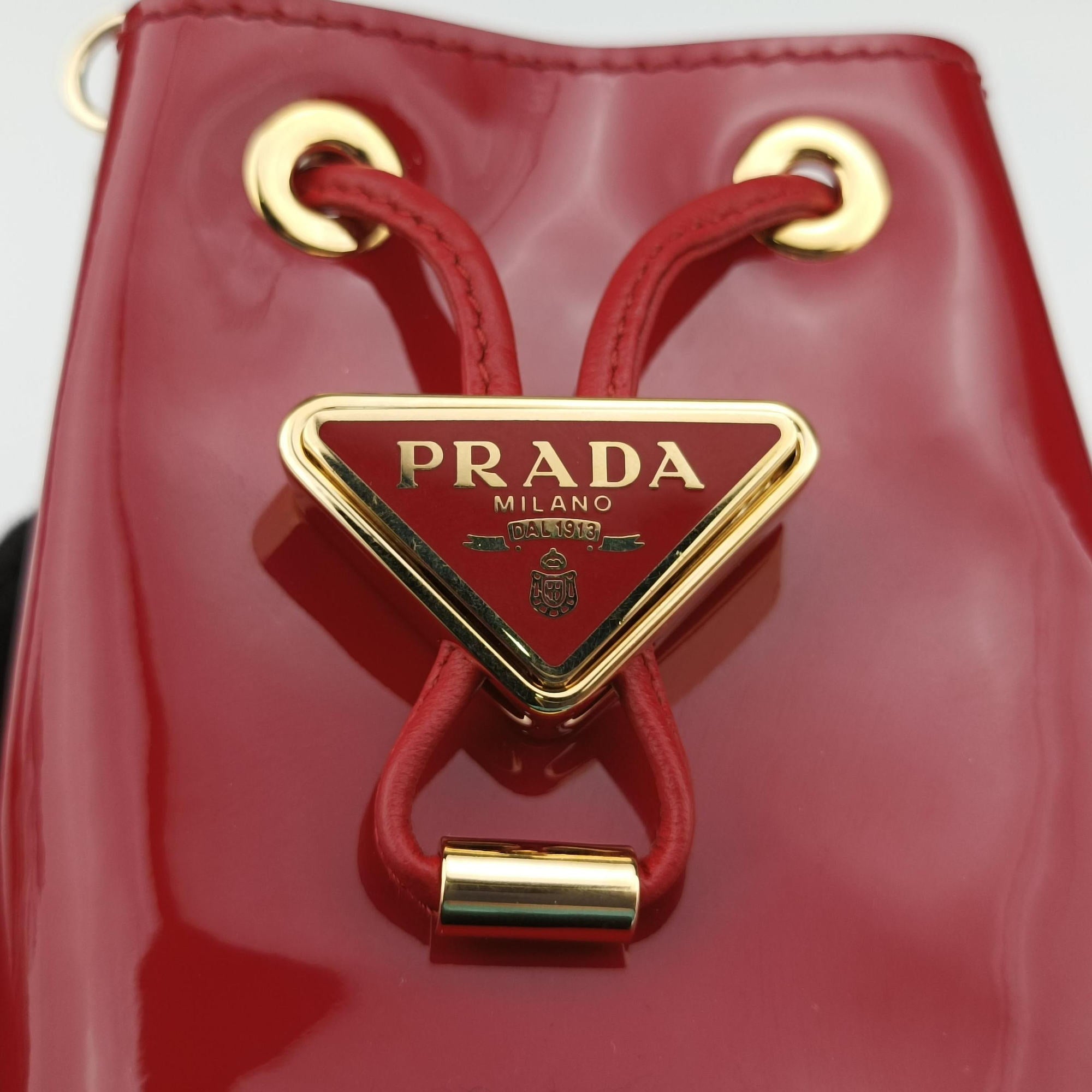 Pre-owned Prada Mini Drawstring Red Enamel 1NR016 shoulderbag | stylenewstar