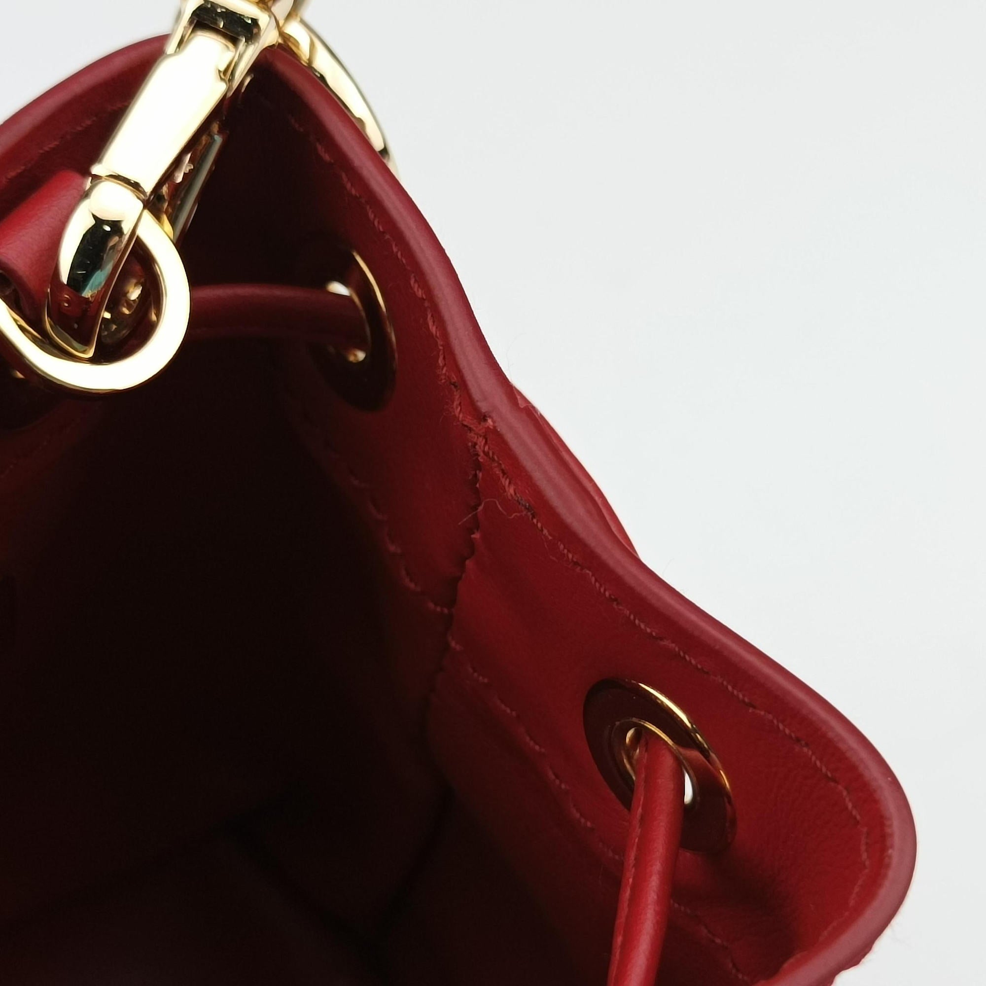 Pre-owned Prada Mini Drawstring Red Enamel 1NR016 shoulderbag | stylenewstar