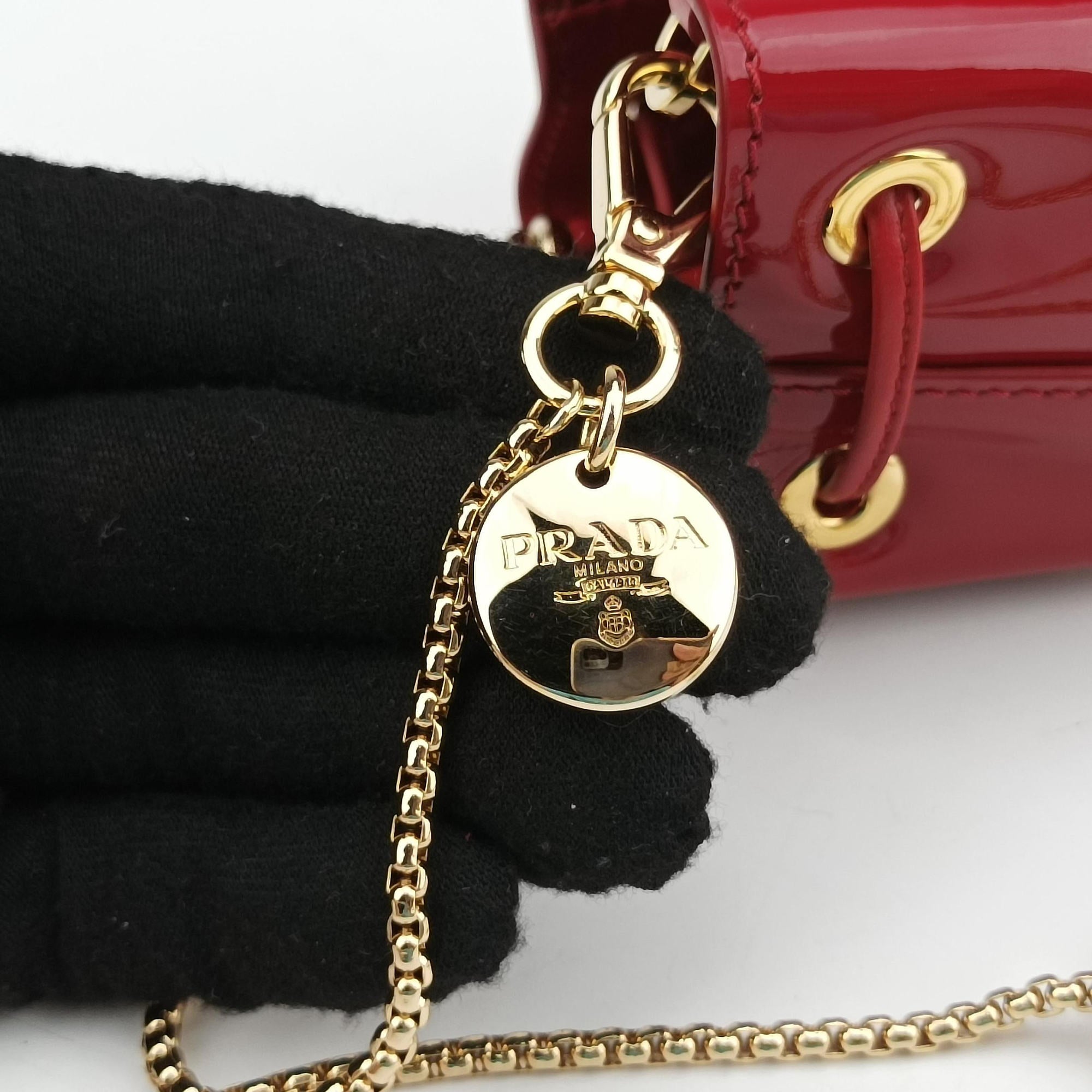 Pre-owned Prada Mini Drawstring Red Enamel 1NR016 shoulderbag | stylenewstar