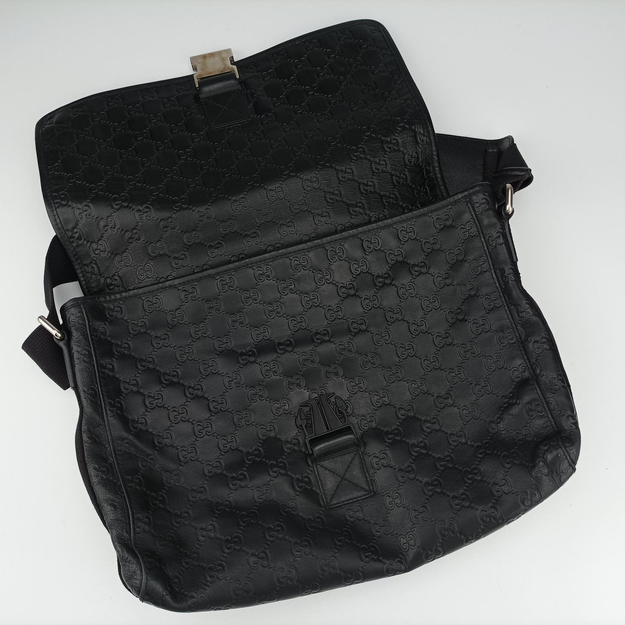 Pre-owned Gucci Guccissima Messenger Black Leather 246067 shoulderbag | stylenewstar
