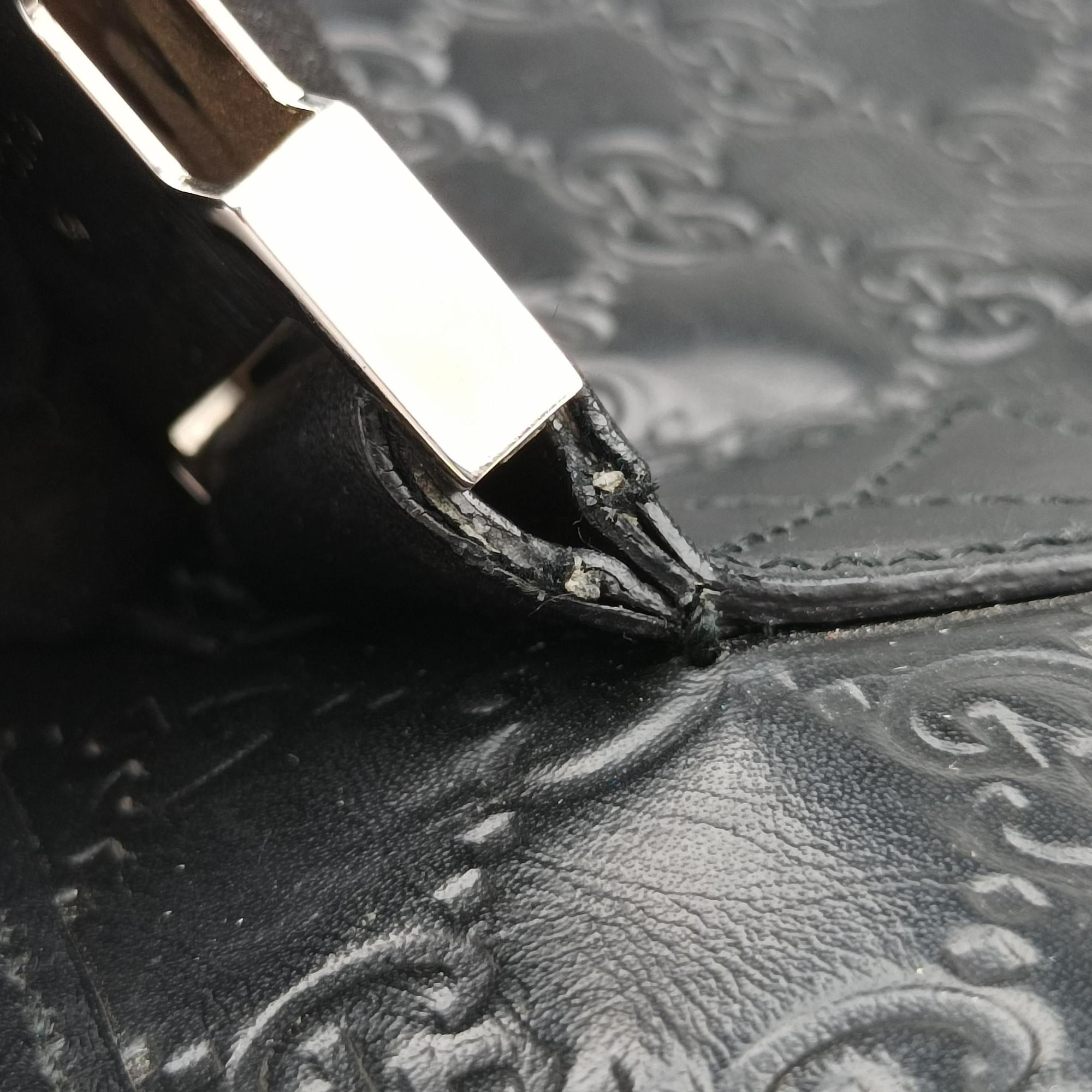 Pre-owned Gucci Guccissima Messenger Black Leather 246067 shoulderbag | stylenewstar