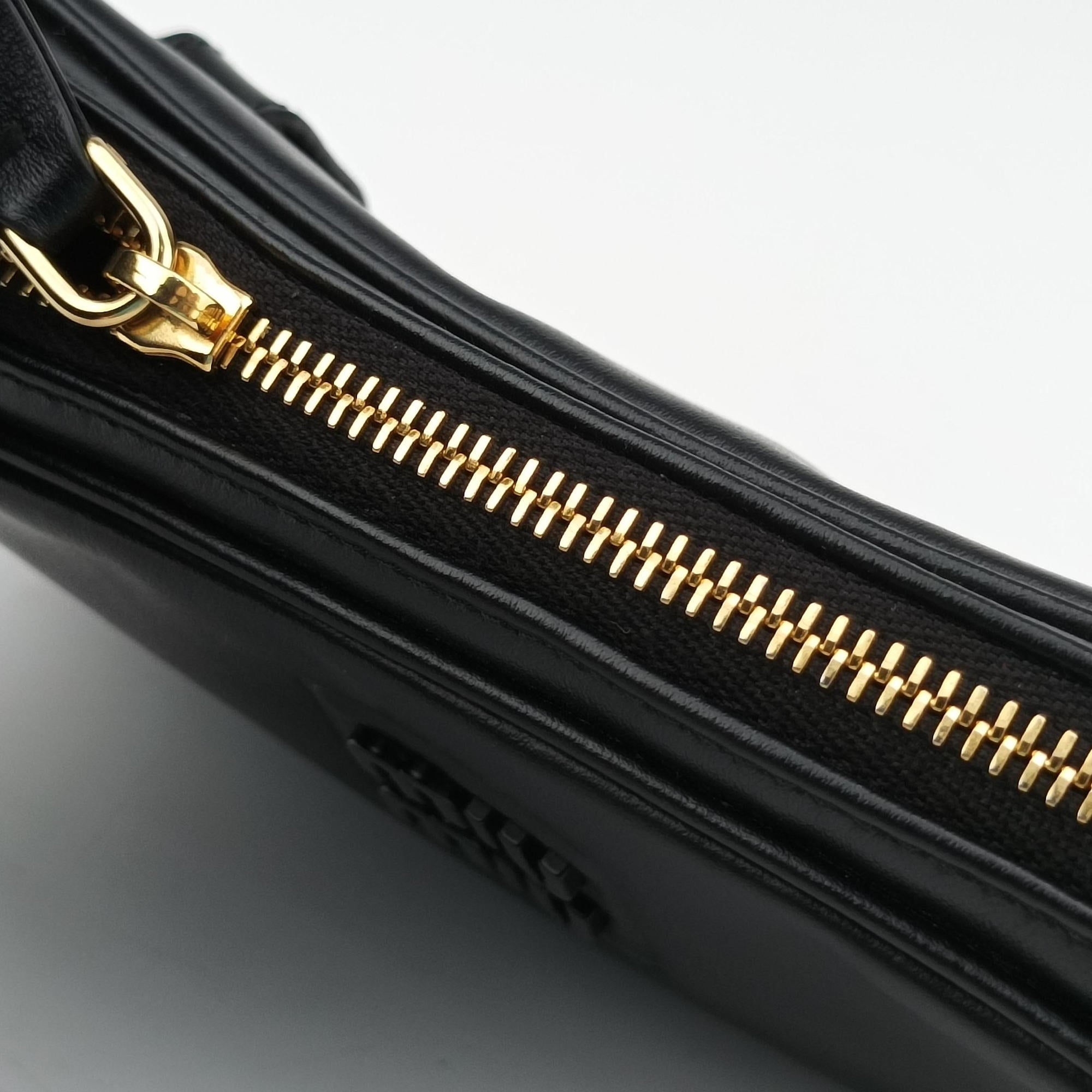 Pre-owned Miu Miu Logo belt Black leather  bum bag/waist bag | stylenewstar