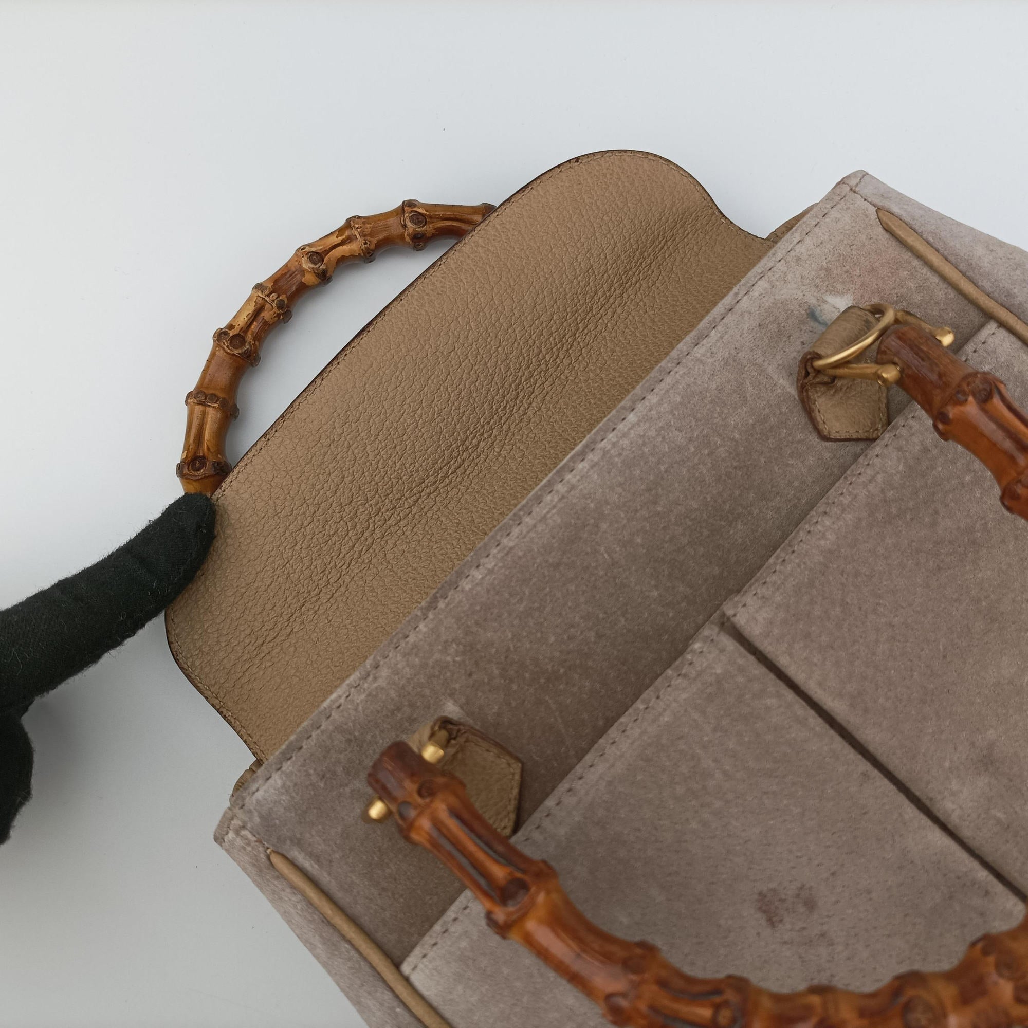 Pre-owned Gucci bamboo Beige Suede× Leather 001.12 handbag | stylenewstar