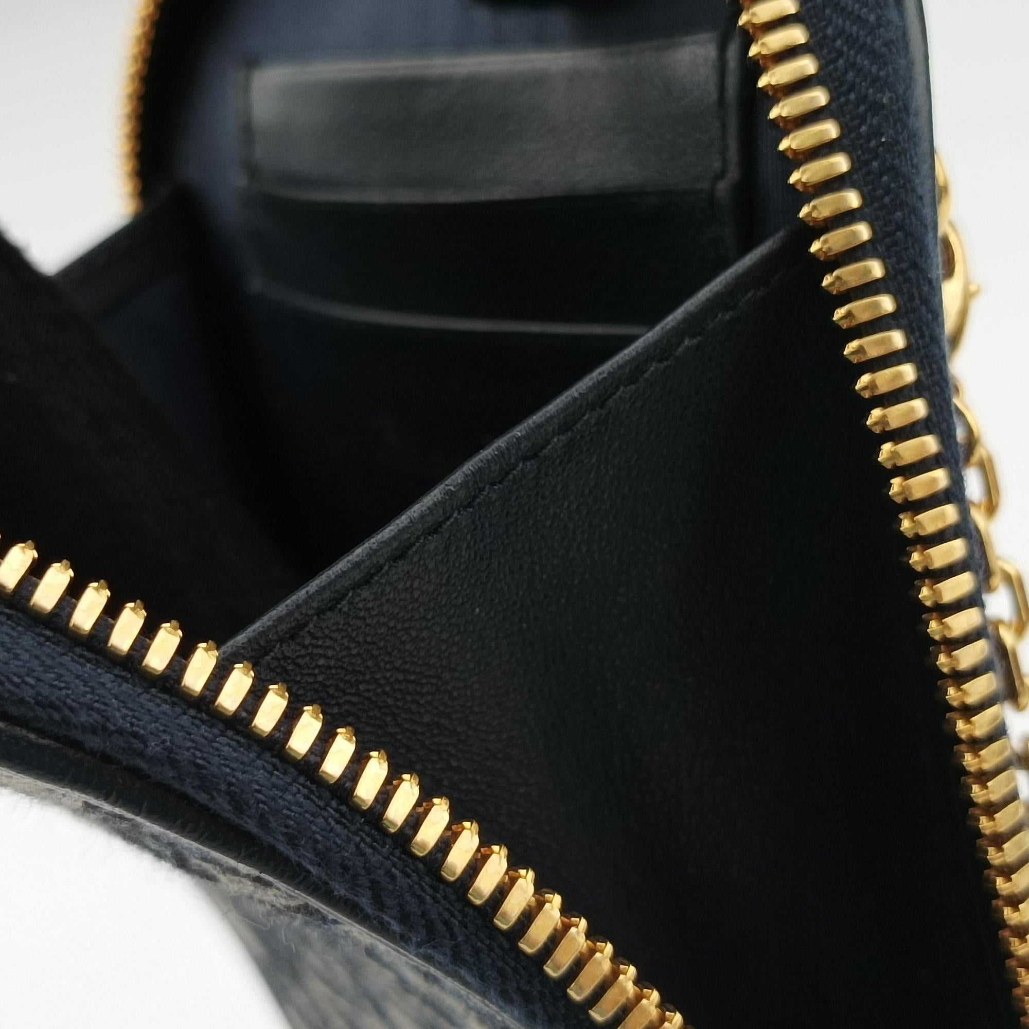 Secondhand Christian Dior Oblique 30 Montaigne Phone Holder Navy Oblique jacquard  shoulderbag | stylenewstar