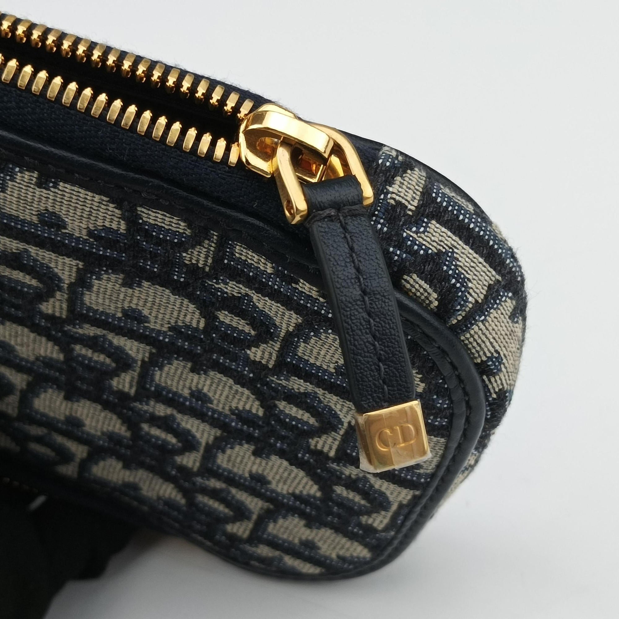 Secondhand Christian Dior Oblique 30 Montaigne Phone Holder Navy Oblique jacquard  shoulderbag | stylenewstar