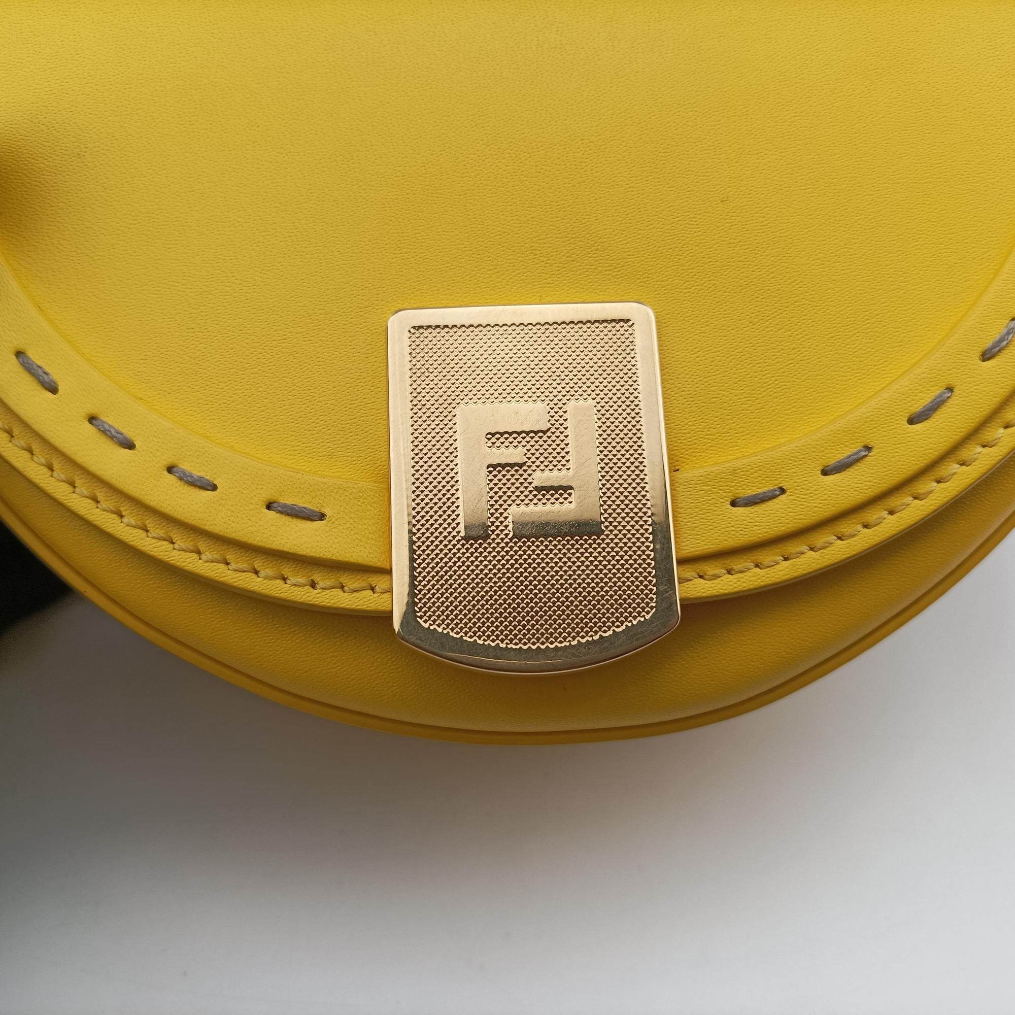Pre-owned Fendi Moonlight Yellow Leather 8BT346 shoulderbag | stylenewstar