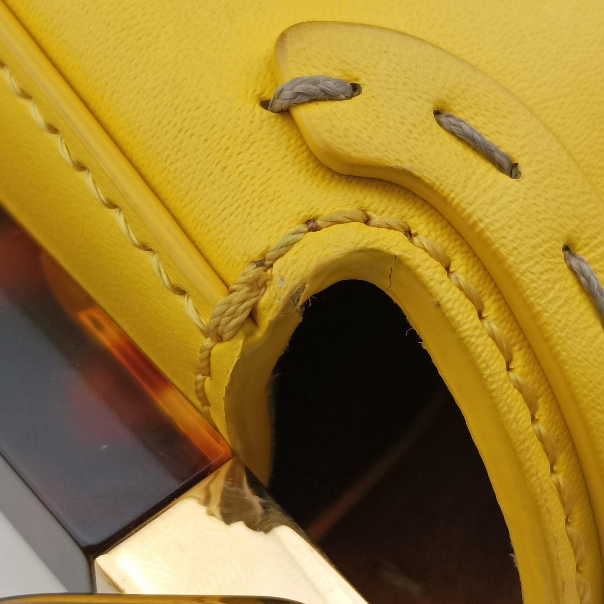 Pre-owned Fendi Moonlight Yellow Leather 8BT346 shoulderbag | stylenewstar