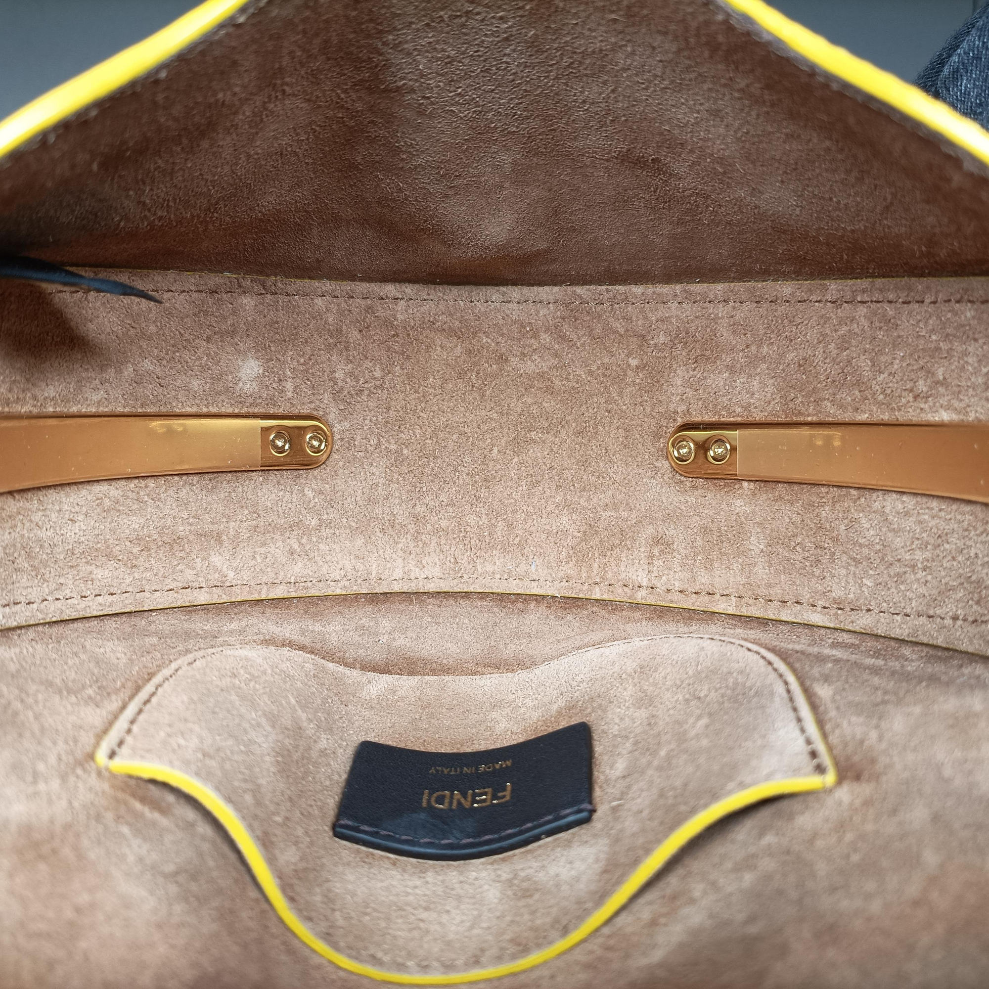 Pre-owned Fendi Moonlight Yellow Leather 8BT346 shoulderbag | stylenewstar