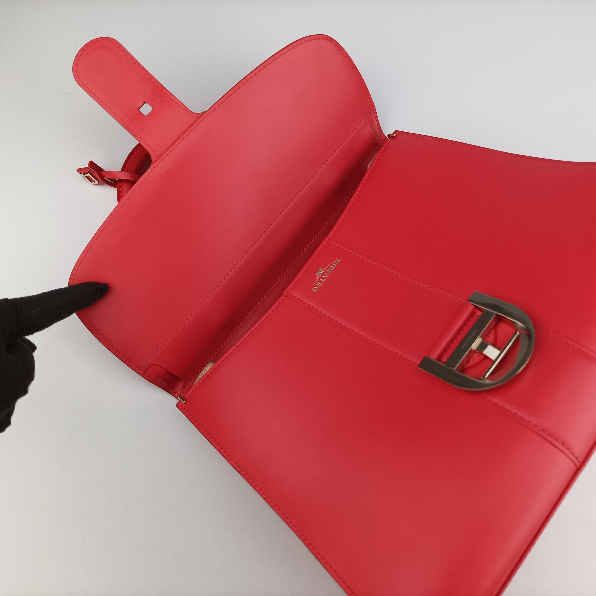 Secondhand Delvaux Brillon MM Red leather  handbag | stylenewstar