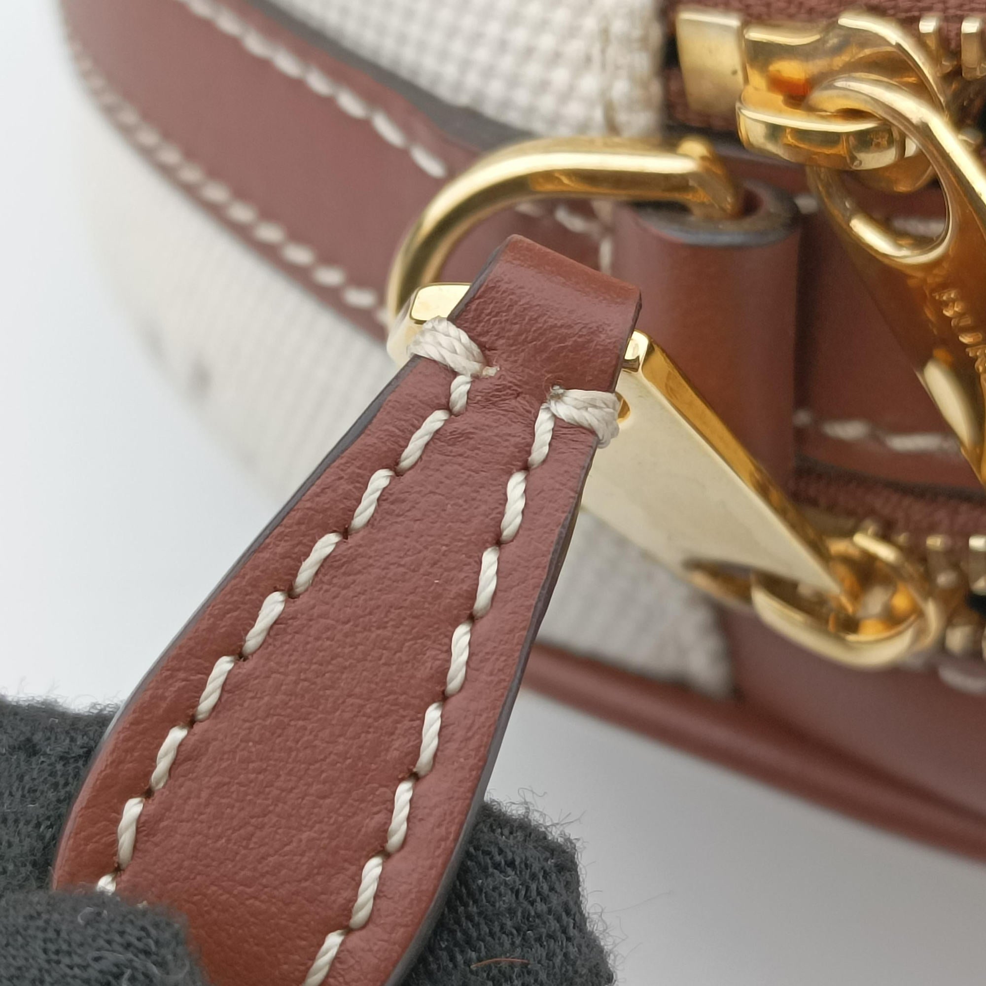 Pre-owned Burberry LOUISE Beige × Brown Canvas×Leather  shoulderbag | stylenewstar