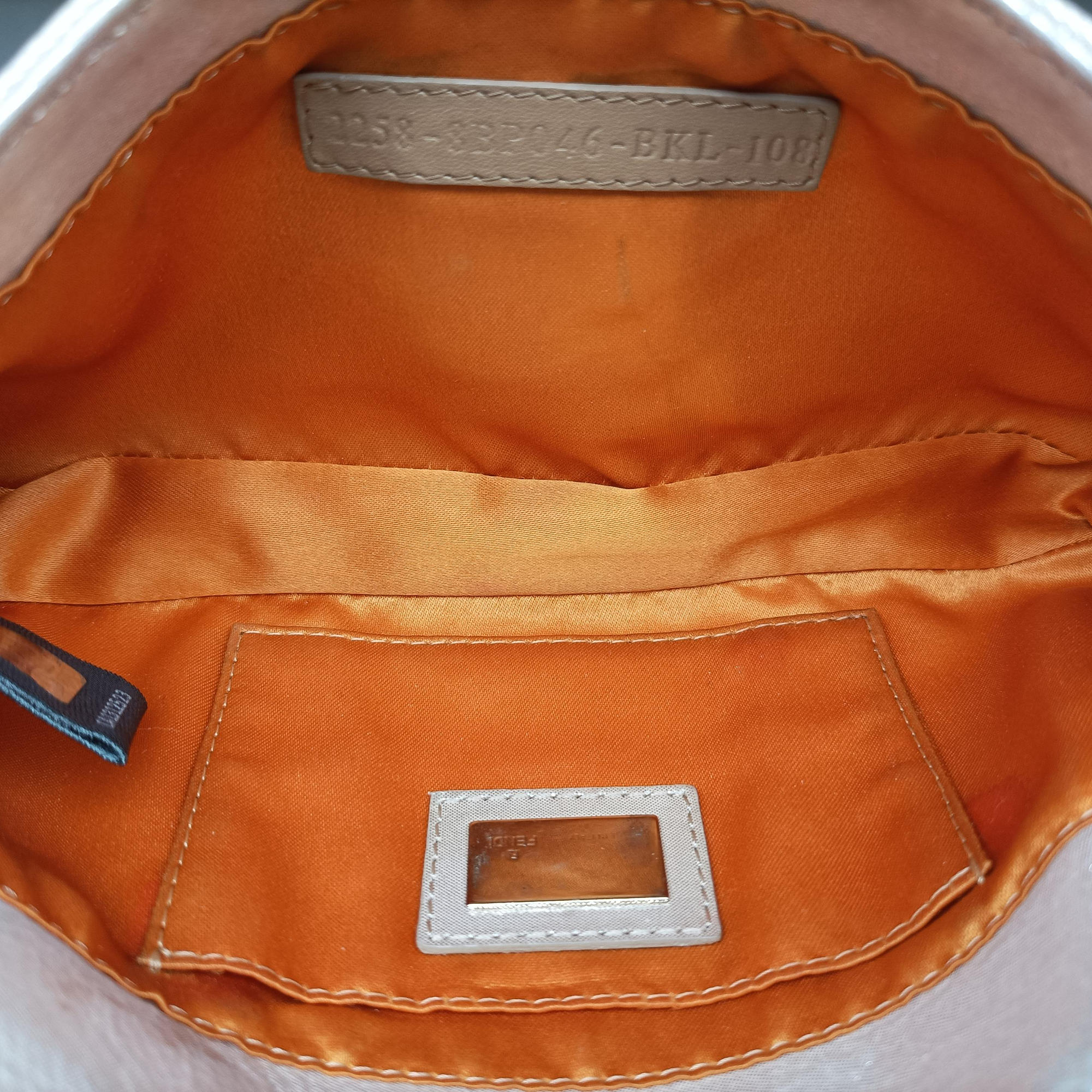 Vintage Fendi Mia Pochette Golden Leather 8BP046 shoulderbag | stylenewstar