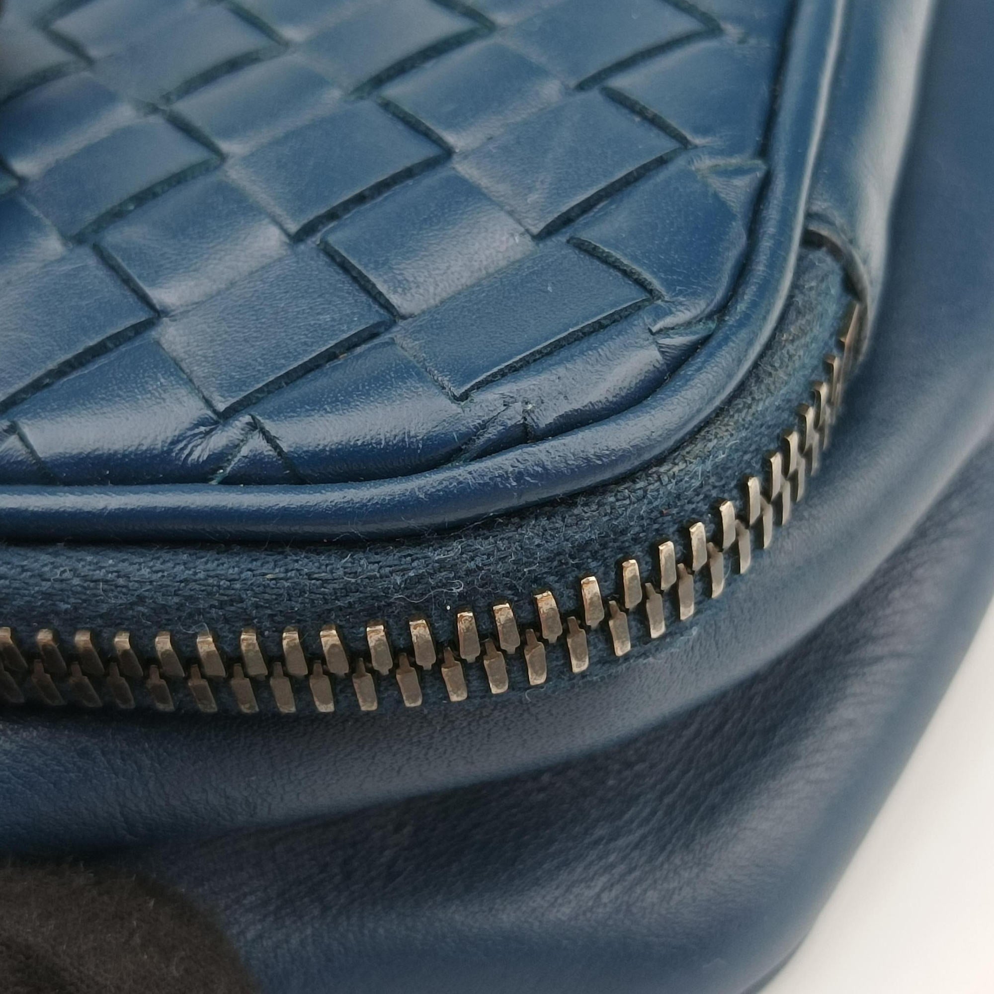 Secondhand Bottega Veneta Intrecciato Navy lambskin  shoulderbag | stylenewstar