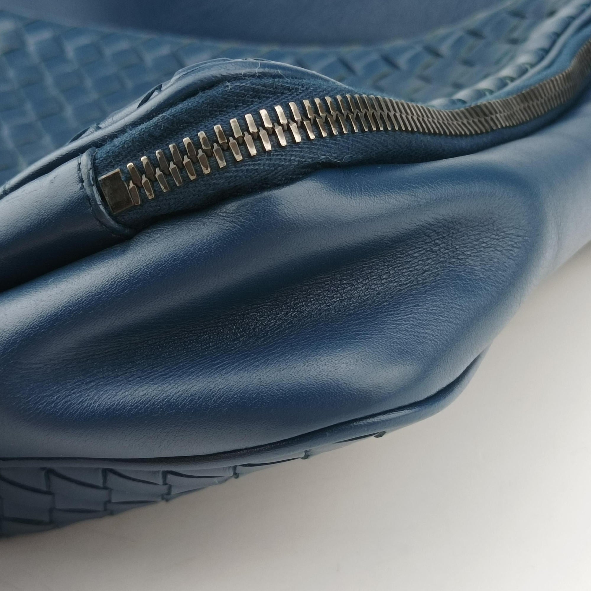 Secondhand Bottega Veneta Intrecciato Navy lambskin  shoulderbag | stylenewstar