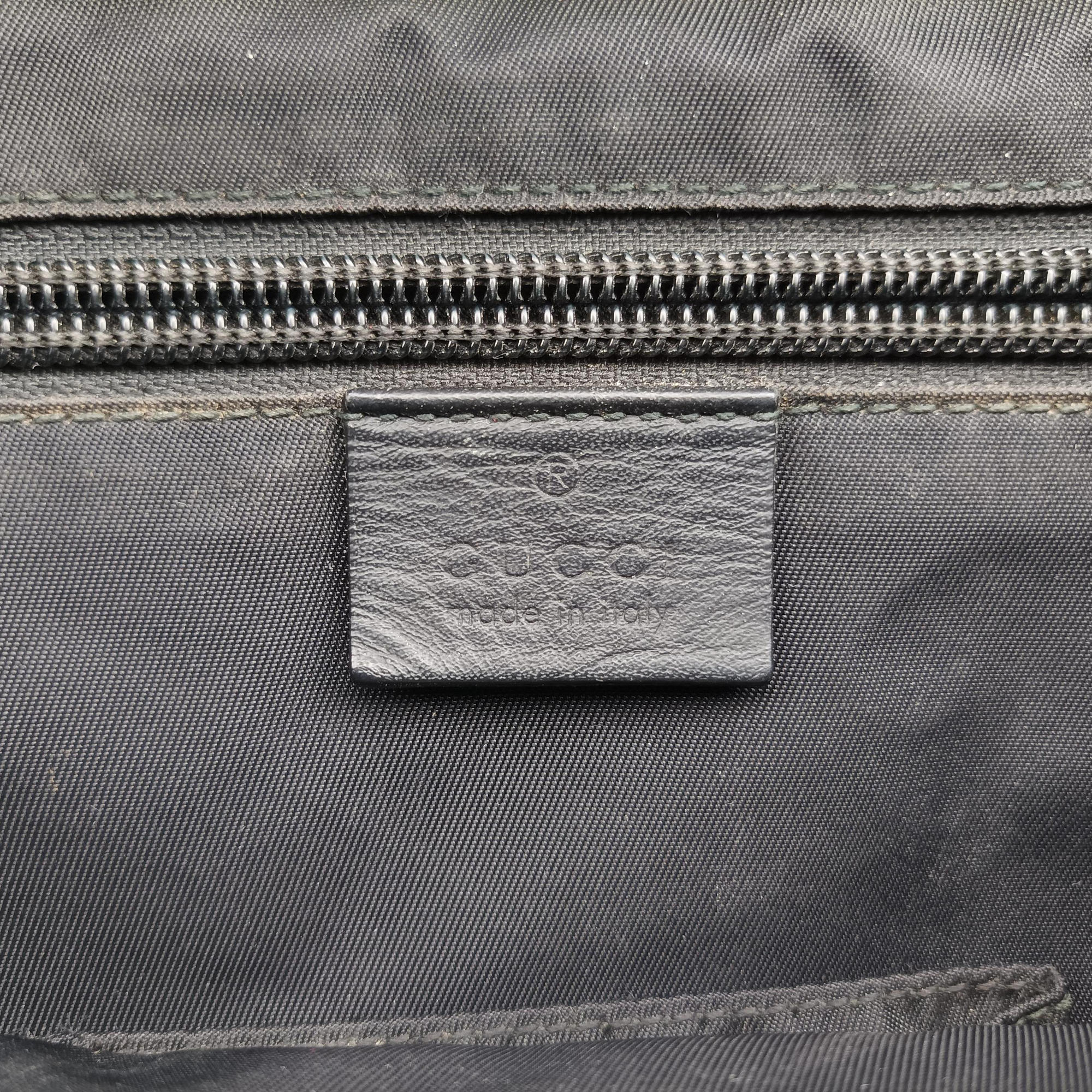 Pre-owned Gucci Guccissima Rubber Messenger Black Leather 246067 shoulderbag | stylenewstar