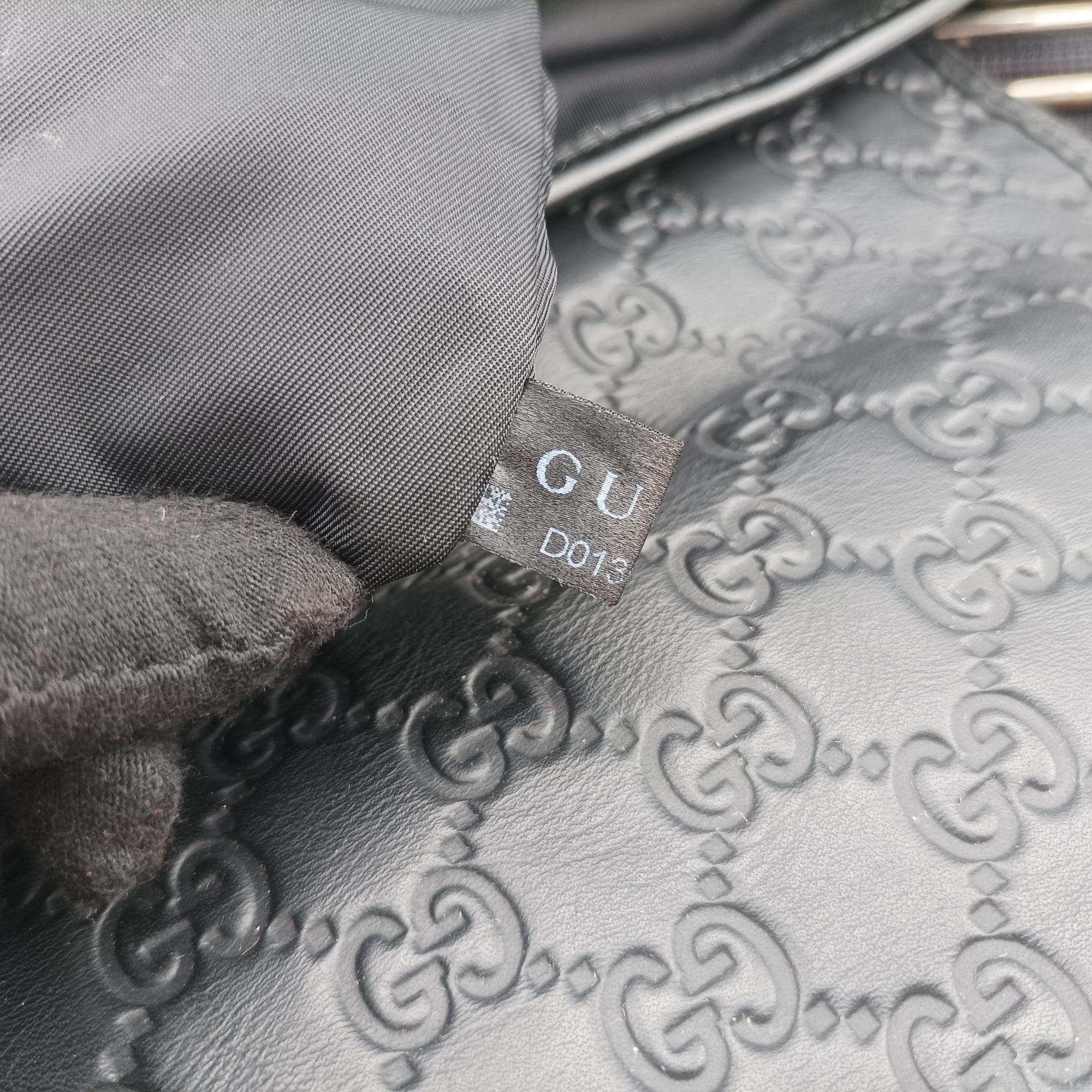Pre-owned Gucci Guccissima Rubber Messenger Black Leather 246067 shoulderbag | stylenewstar