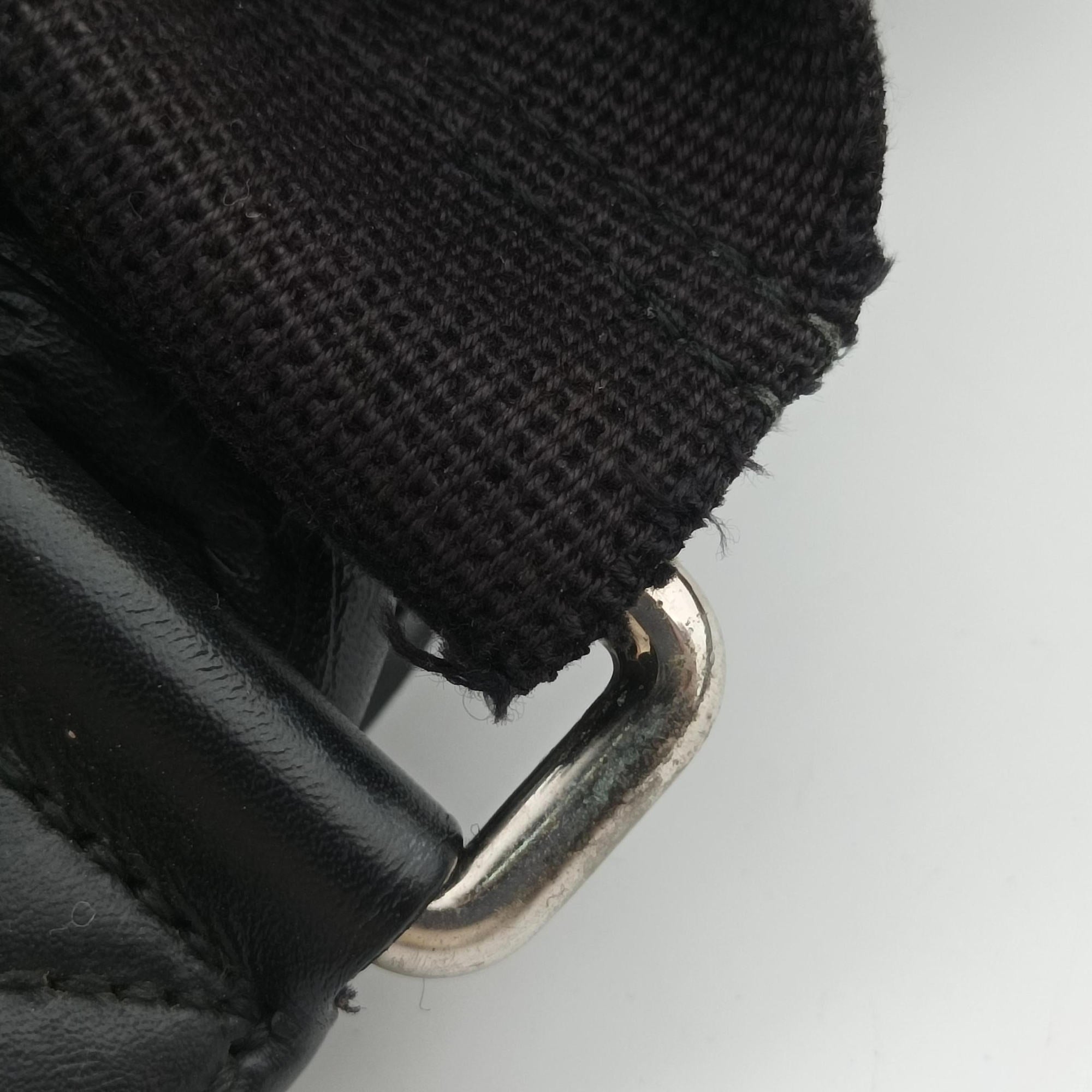 Pre-owned Gucci Guccissima Rubber Messenger Black Leather 246067 shoulderbag | stylenewstar
