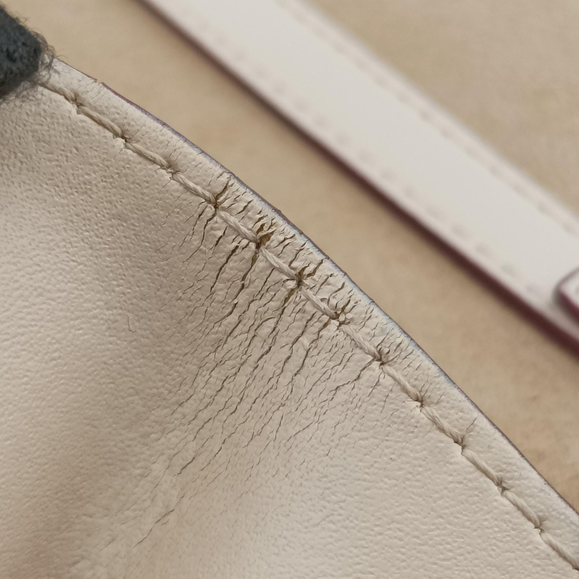 Pre-owned Fendi KAN I White Leather 8BT283 shoulderbag | stylenewstar
