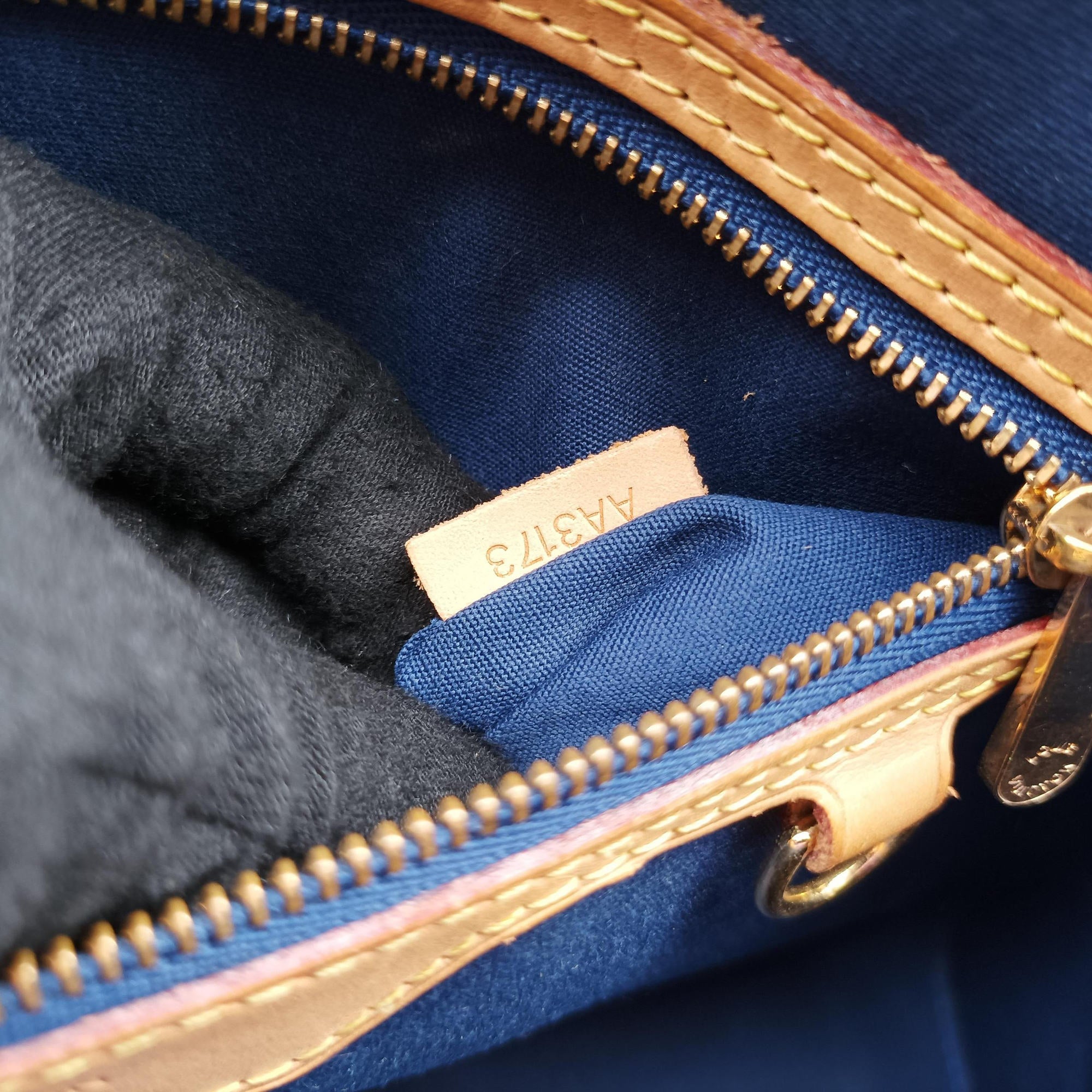 Pre-owned Louis Vuitton Brea MM granblue Vernis M90054 shoulderbag | stylenewstar