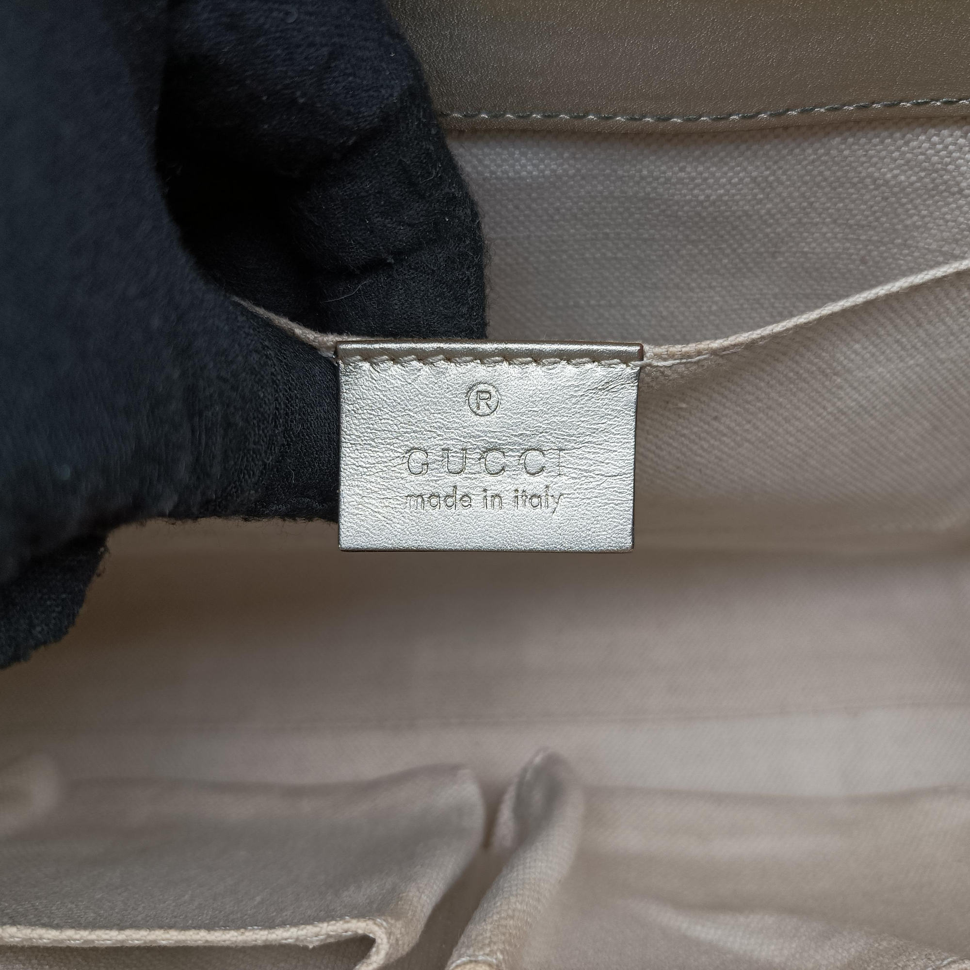 Pre-owned Gucci Emily Light Gold Leather 295402 shoulderbag | stylenewstar