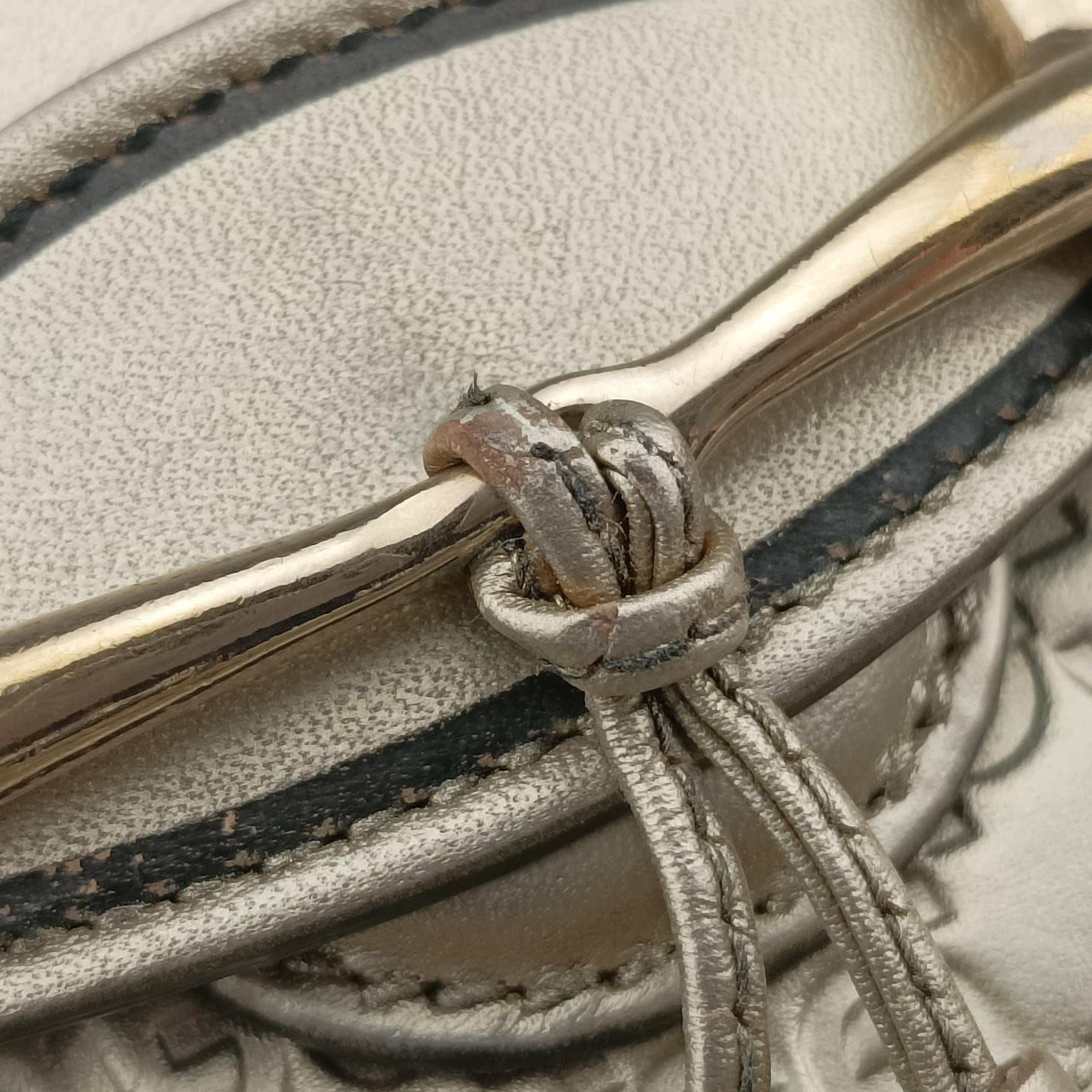 Pre-owned Gucci Emily Light Gold Leather 295402 shoulderbag | stylenewstar