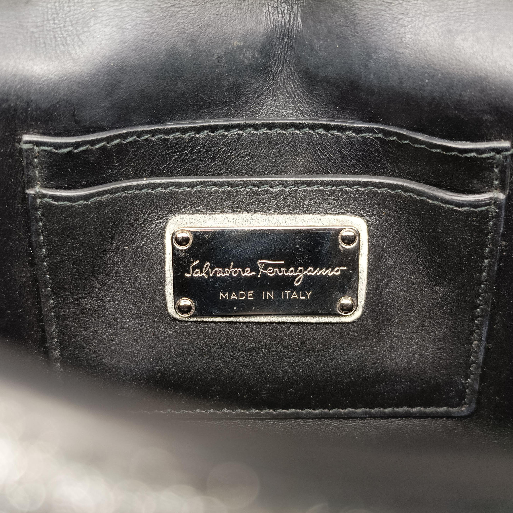 Pre-owned Ferragamo Vara Silver Leather  shoulderbag | stylenewstar