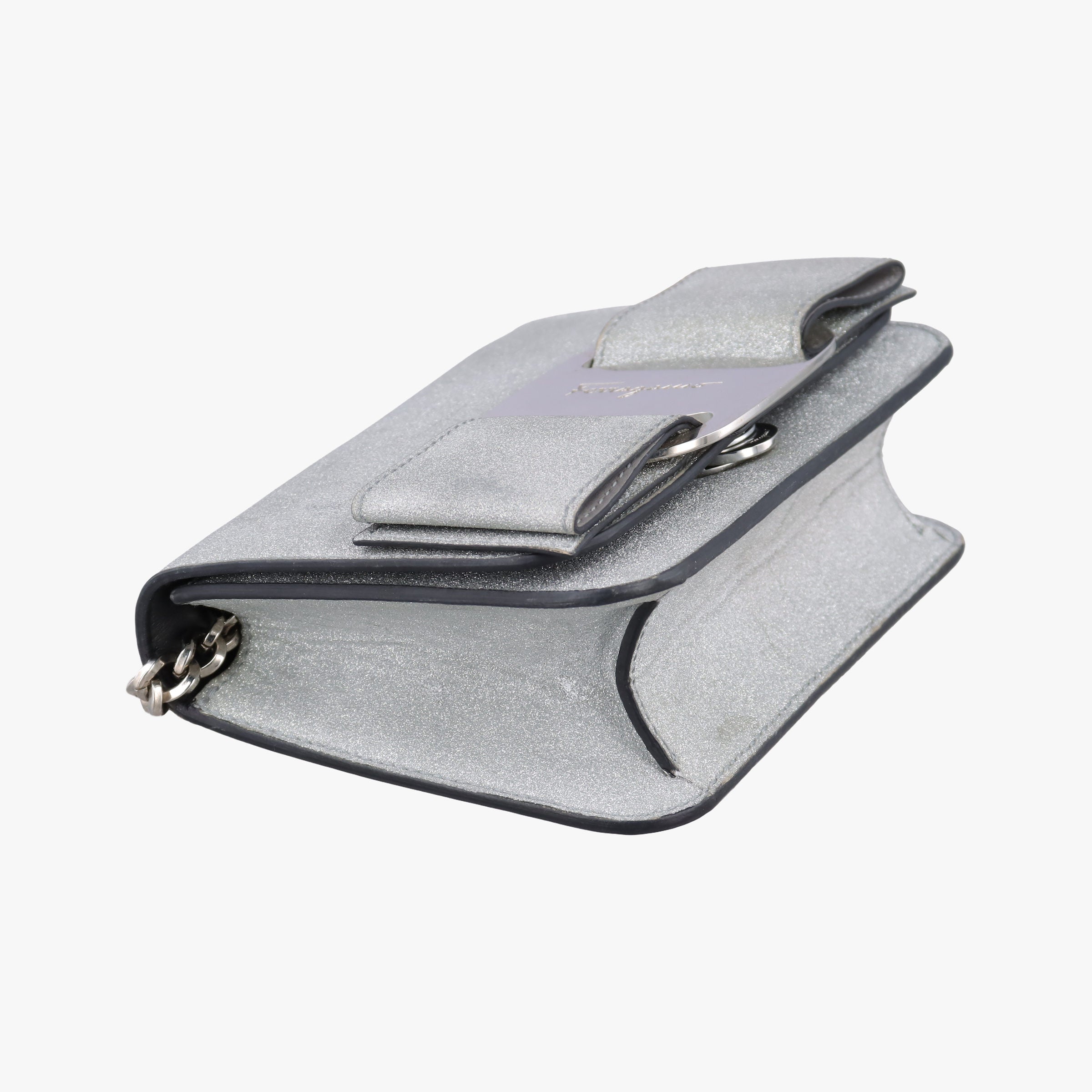 Pre-owned Ferragamo Vara Silver Leather  shoulderbag | stylenewstar